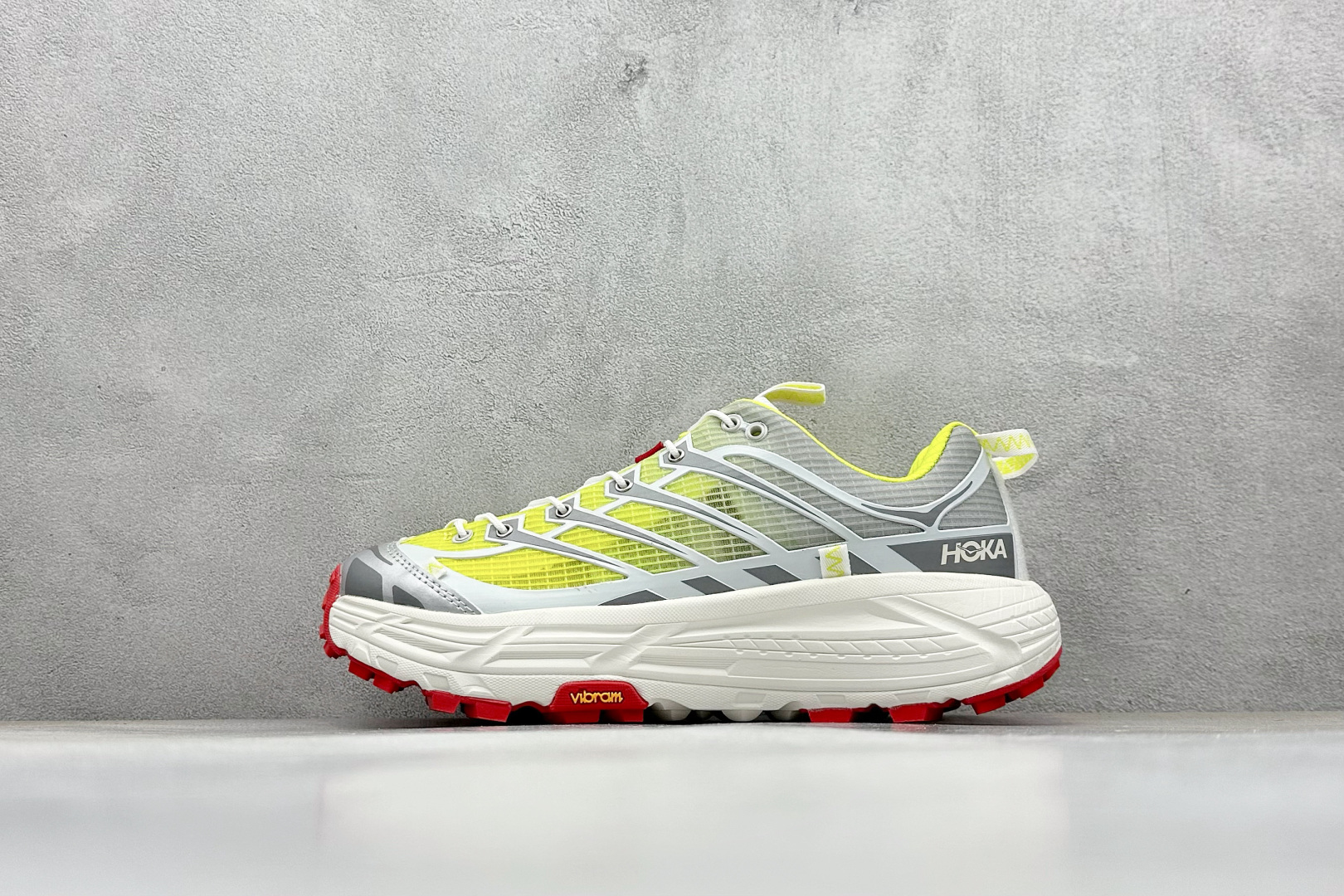 NO:604774,BF welfare terminal store Hoka U Mafate Three 2 second generation ultra-light thick-soled lightweight mountain running shoes, lightweight material Fresh Foam. All materials used in the ultra-light midsole have passed 3C certification!  Rolling balance technology reduces energy consumption by 33%!  The second-generation Mafate continues the essence of the design and adjusts the overall shoe shape. The slim-fit shoe shape gives a more agile feeling. The outsole is made of elastic EVA foam, combined with the Vibram rubber outsole, which provides stable performance. It is an excellent combination for daily wear or running in the humid rainy season. Item No. 1153931-WNN Size 36-45 Code 27,19860909BF福利 终端放店 Hoka U Mafate Three 2 二代超轻厚底轻量山地跑步鞋 轻量化材料Fresh Foam.超轻量中底全部用料过3C认证！ 滚动平衡科技减少33能量消耗 ！第二代Mafate更是延续精髓设计,并调整了整体的鞋型,修身的鞋型,更加灵巧的感觉一下子来了.外底韧弹感十足的EVA泡绵,结合Vibram橡胶大底,性能稳定输出,无论是平时穿着还是在潮湿的梅雨季节跑步,都是非常优秀的搭配. 货号1153931-WNN 尺码36-45 编码27,,Men's shoes