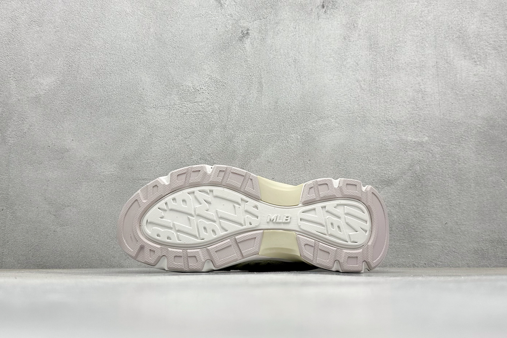 190 NY版MLB Chunky Curve Runner Speed NB 纽约洋基队 厚底休闲跑鞋 3ARNC055N-Chinese UA Cheap High Quatity Brand Clothes Bags handbags Sneakers wholesale wholesaler seller from China Factory suppliers Fashion Clothing Shoes best Quality Beautiful Price 190 NY版MLB Chunky Curve Runner Speed NB 纽约洋基队 厚底休闲跑鞋 3ARNC055N