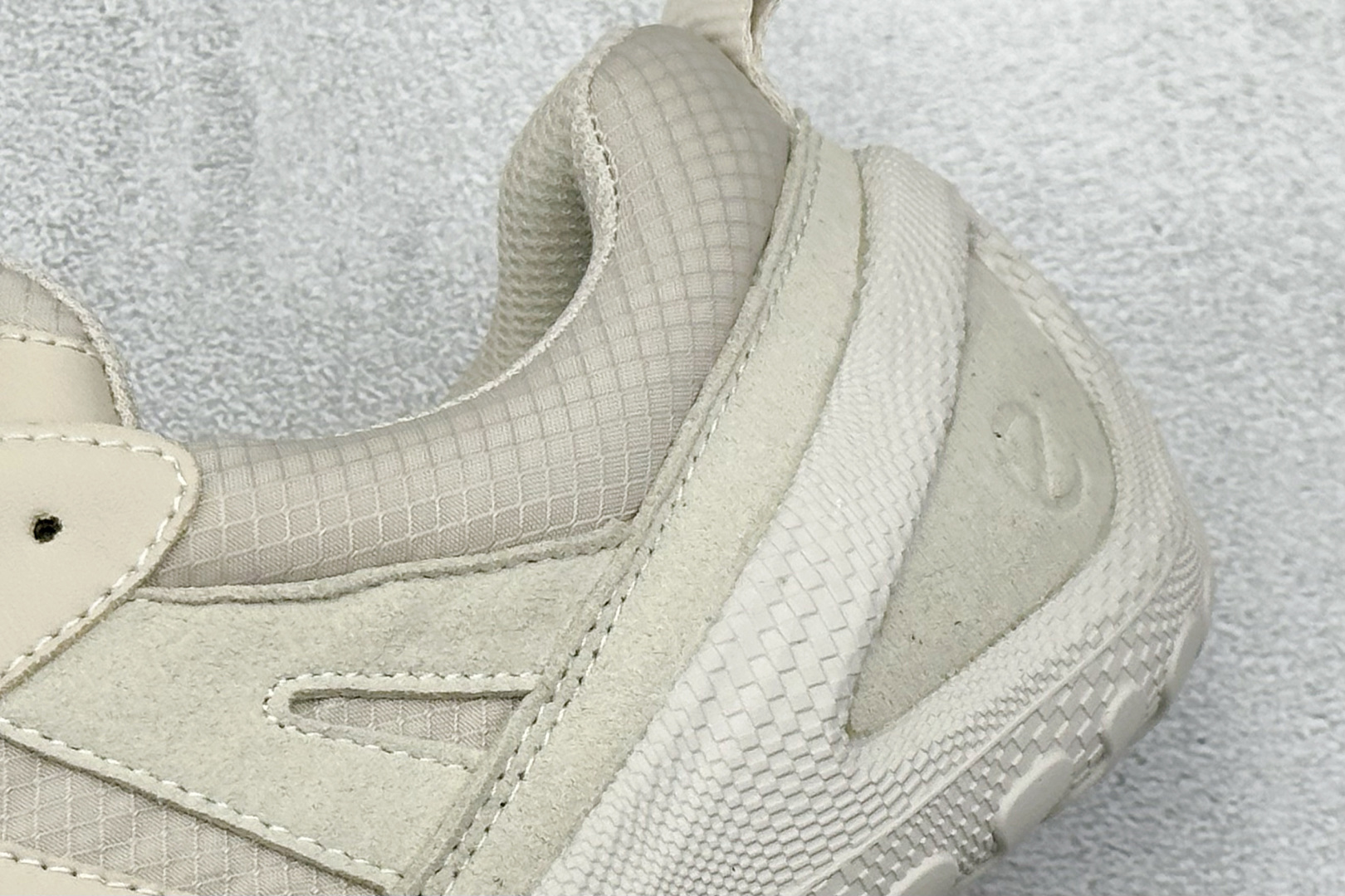 280 Ecco 爱步全新BIOM LITE系列创新薄底健步轻巧百搭赤足休闲鞋 802434