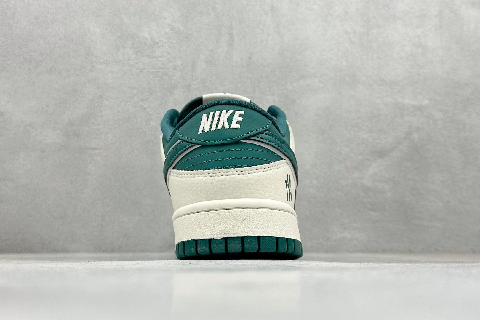 280 Nike SB Dunk Low “MLB联名——米灰绿小双勾” 高端定制 低帮休闲板鞋 SJ2025-001
