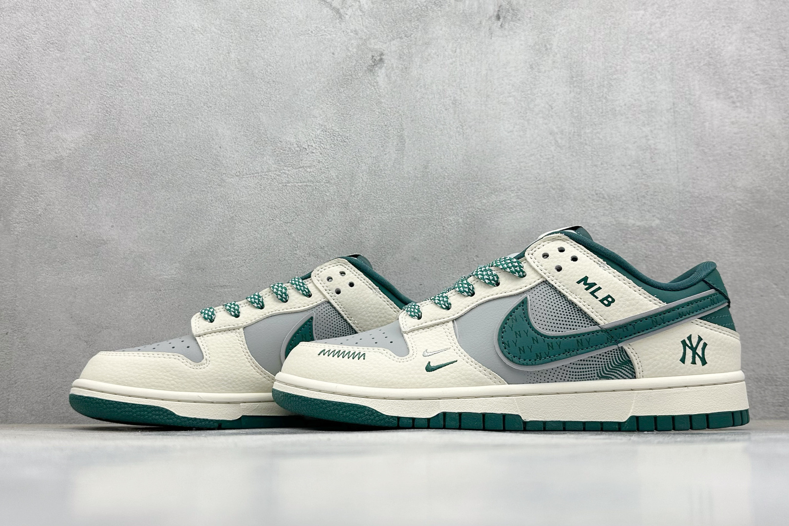 280 Nike SB Dunk Low “MLB联名——米灰绿小双勾” 高端定制 低帮休闲板鞋 SJ2025-001