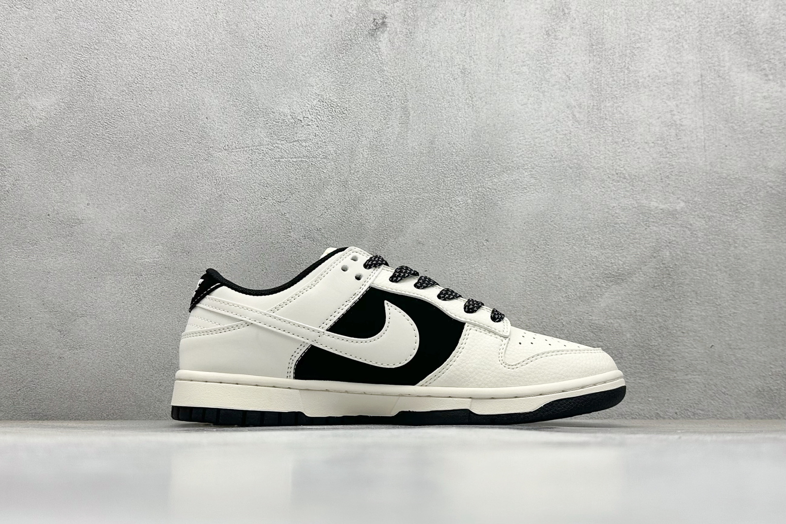 280 Nike SB Dunk Low Supreme联名 米黑拼接 低帮休闲板鞋 JP1628-010