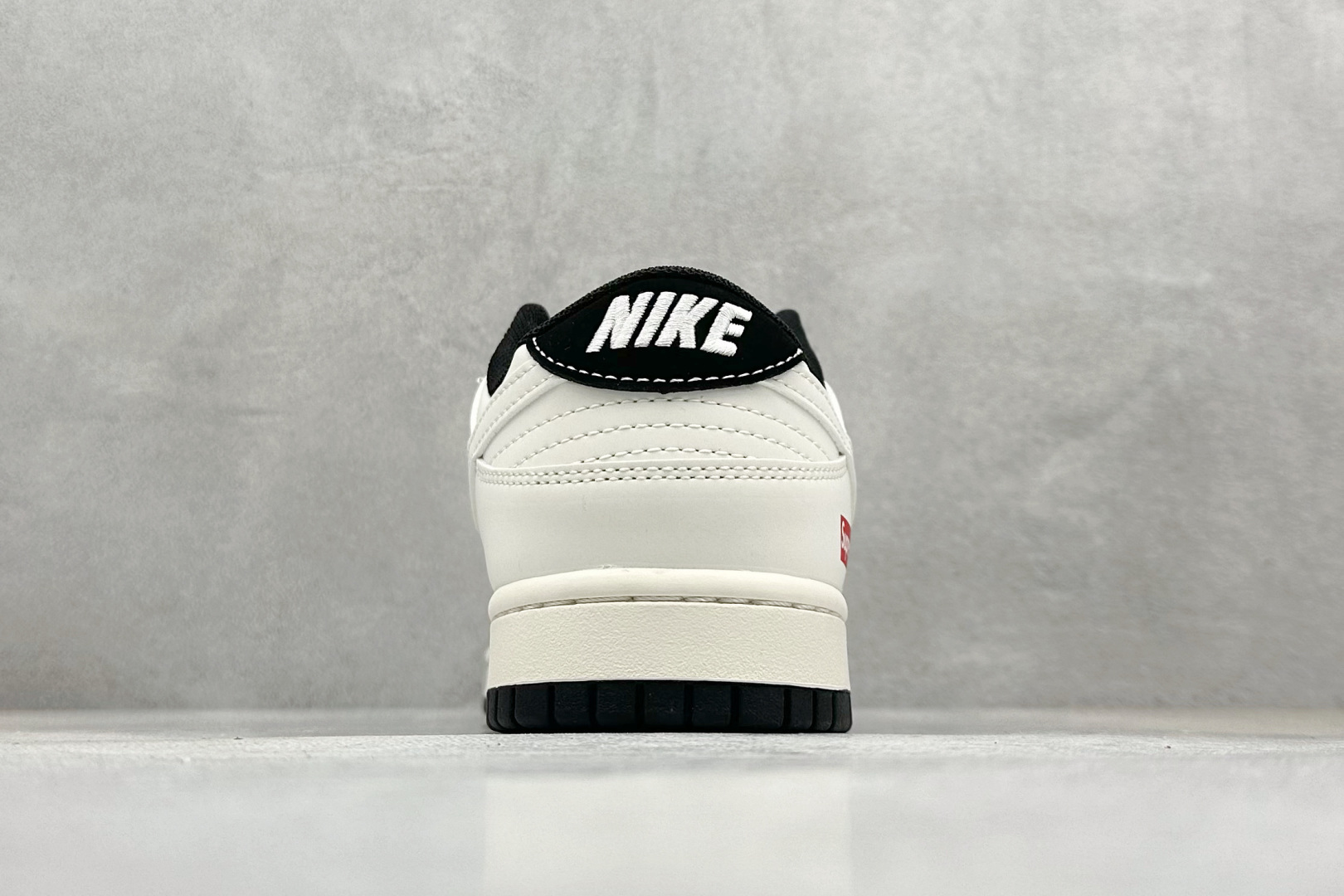 280 Nike SB Dunk Low Supreme联名 米黑拼接 低帮休闲板鞋 JP1628-010