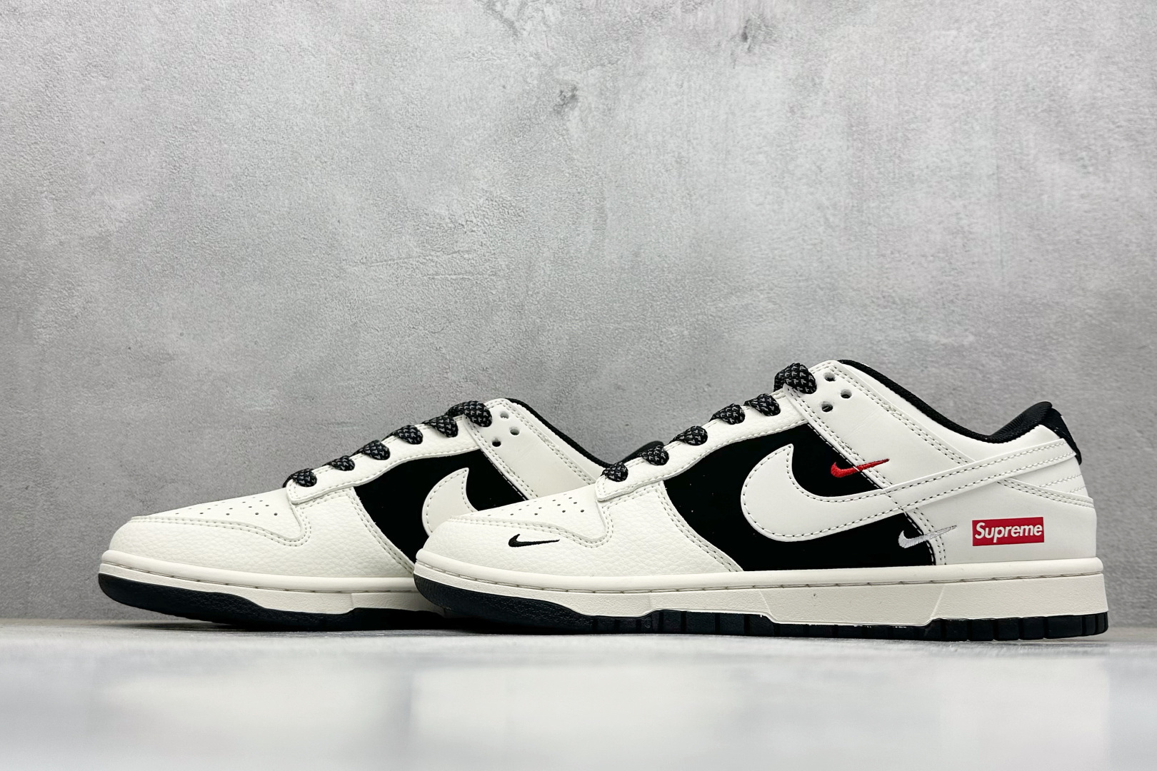 280 Nike SB Dunk Low Supreme联名 米黑拼接 低帮休闲板鞋 JP1628-010