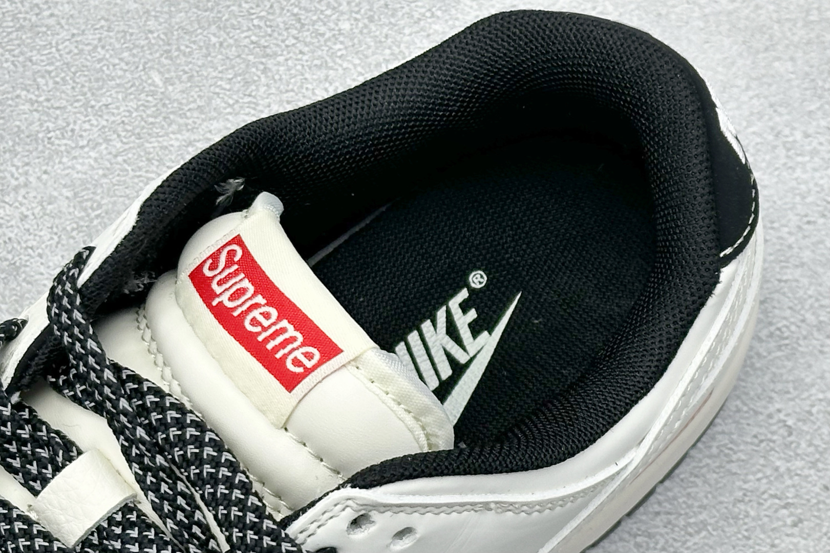 280 Nike SB Dunk Low Supreme联名 米黑拼接 低帮休闲板鞋 JP1628-010