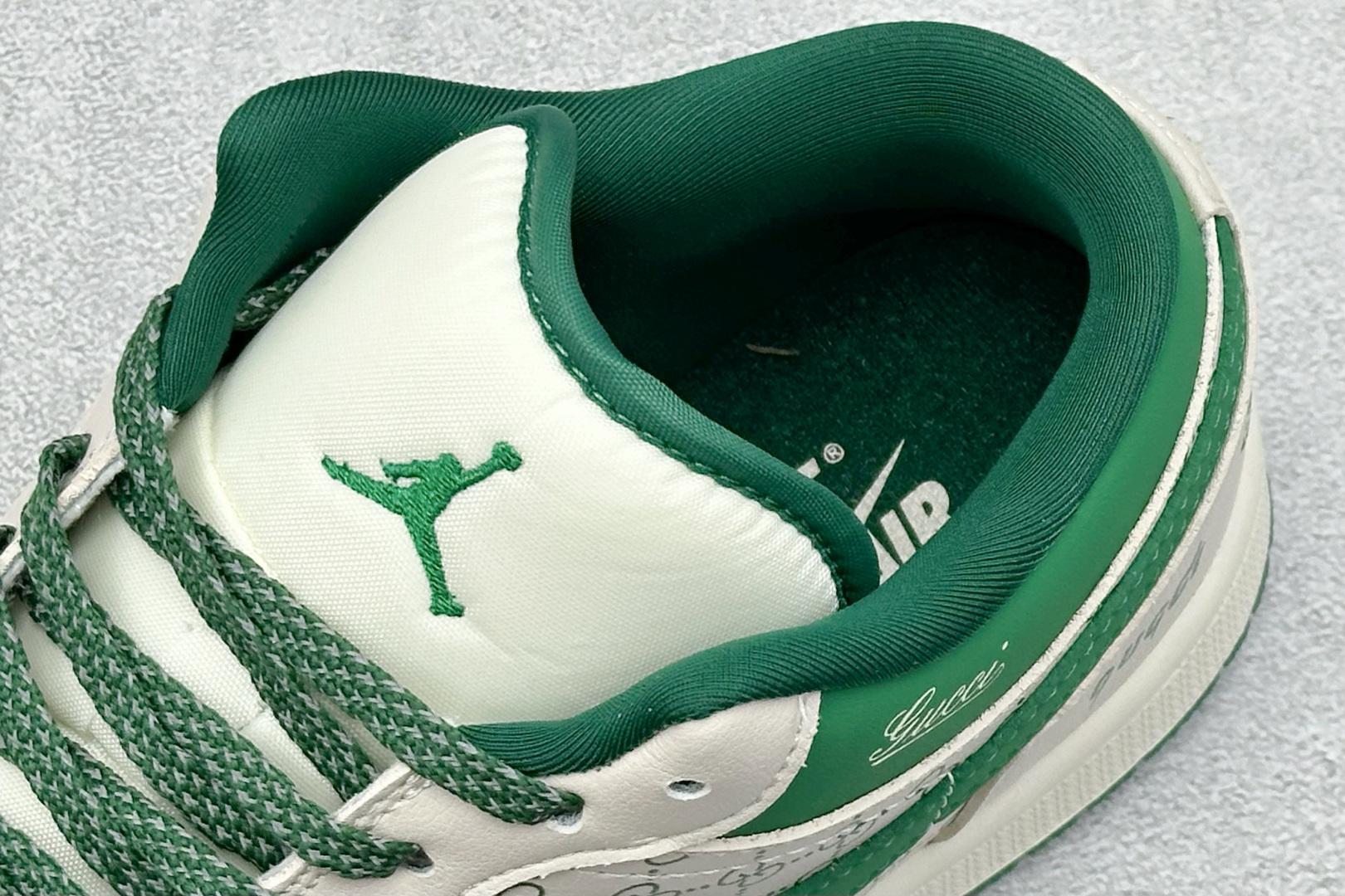 280 Nike Jordan Air Jordan 1 x GUCCI 米绿小勾 QD1988-001-Chinese UA Cheap High Quatity Brand Clothes Bags handbags Sneakers wholesale wholesaler seller from China Factory suppliers Fashion Clothing Shoes best Quality Beautiful Price 280 Nike Jordan Air Jordan 1 x GUCCI 米绿小勾 QD1988-001