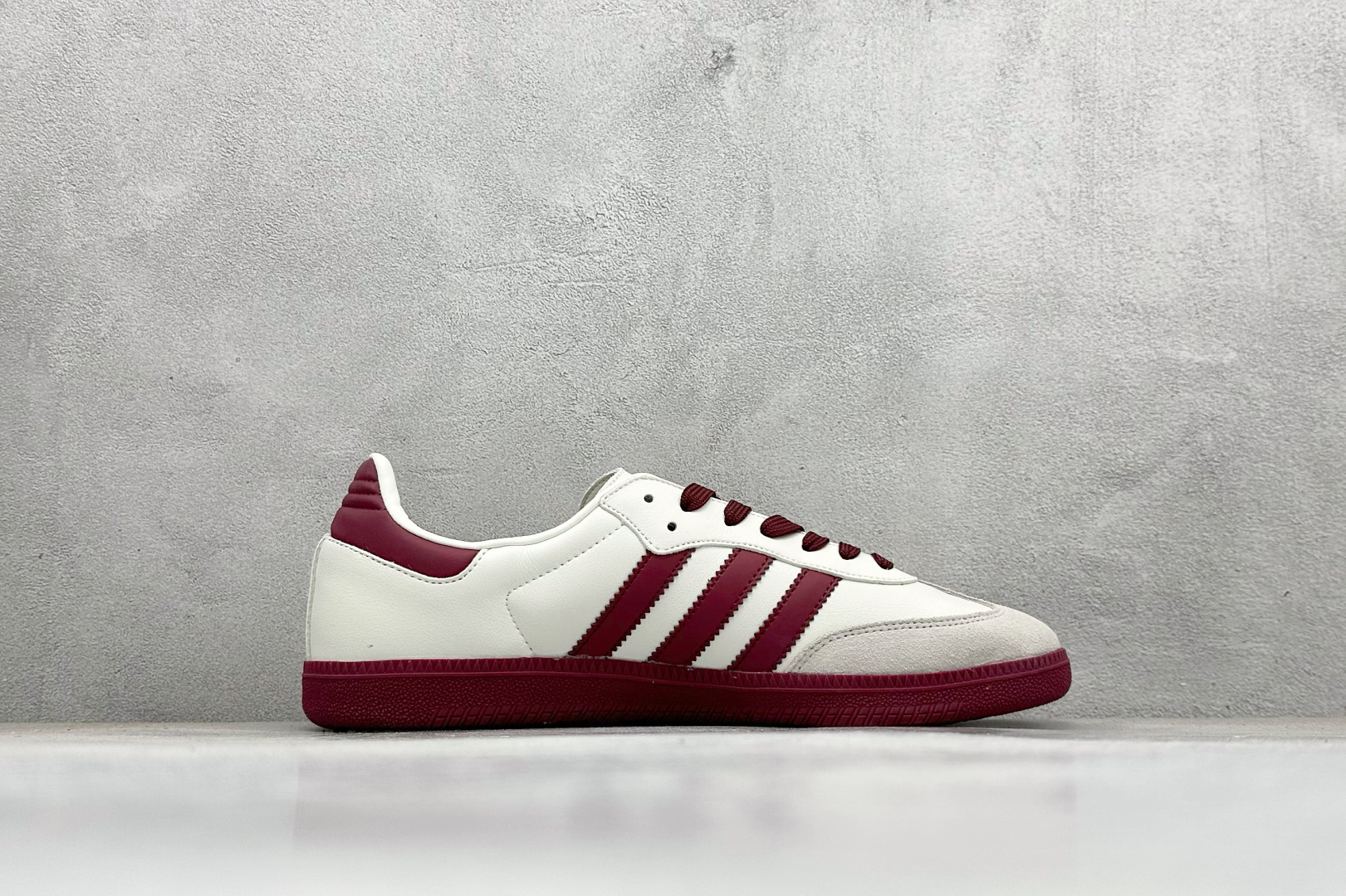 160 adidas originals Samba x Supreme 灰红 桑巴舞系列复古经典轻便板鞋 GJ75813