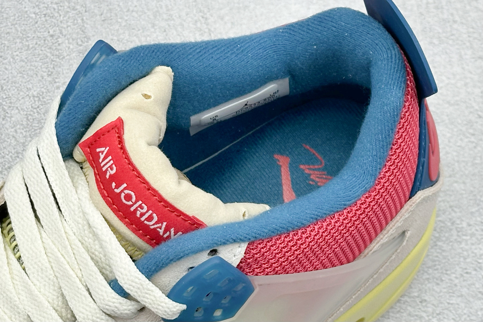 终端放店新F版Air Jordan AJ4 Retro 粉联名 中帮篮球鞋原楦原纸板同源开发 完美呈现乔