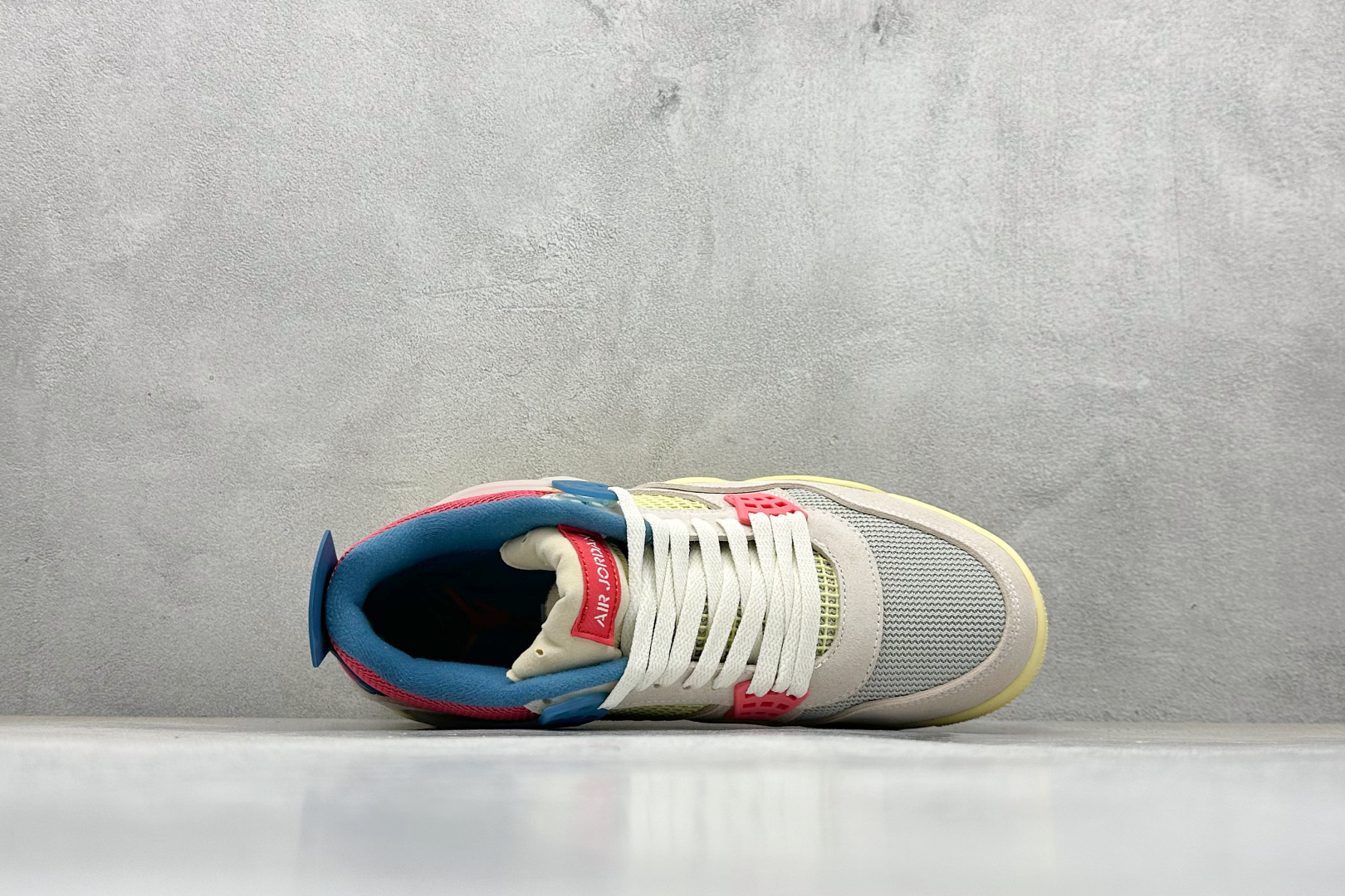 终端放店新F版Air Jordan AJ4 Retro 粉联名 中帮篮球鞋原楦原纸板同源开发 完美呈现乔