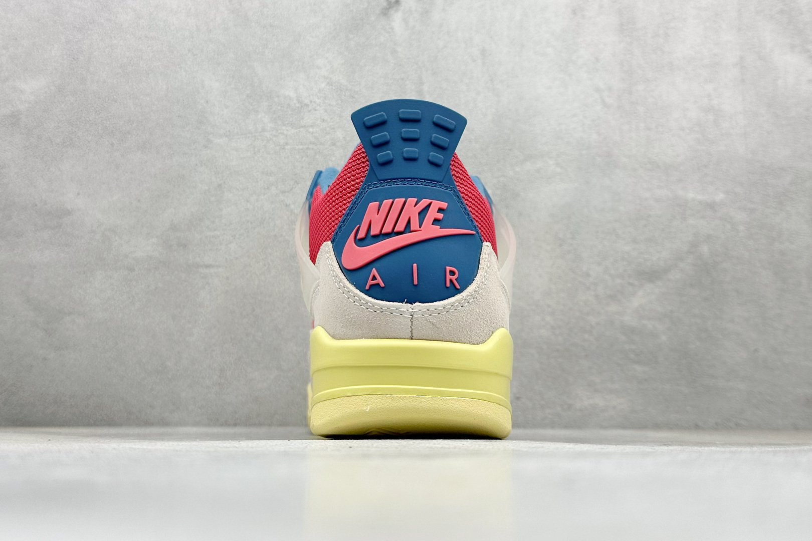 终端放店新F版Air Jordan AJ4 Retro 粉联名 中帮篮球鞋原楦原纸板同源开发 完美呈现乔