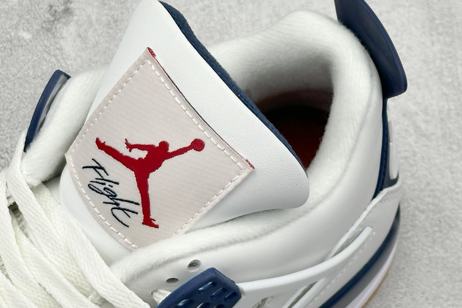 终端放店新F版Air Jordan AJ4 Retro 白灰联名 中帮篮球鞋原楦原纸板同源开发 完美呈现
