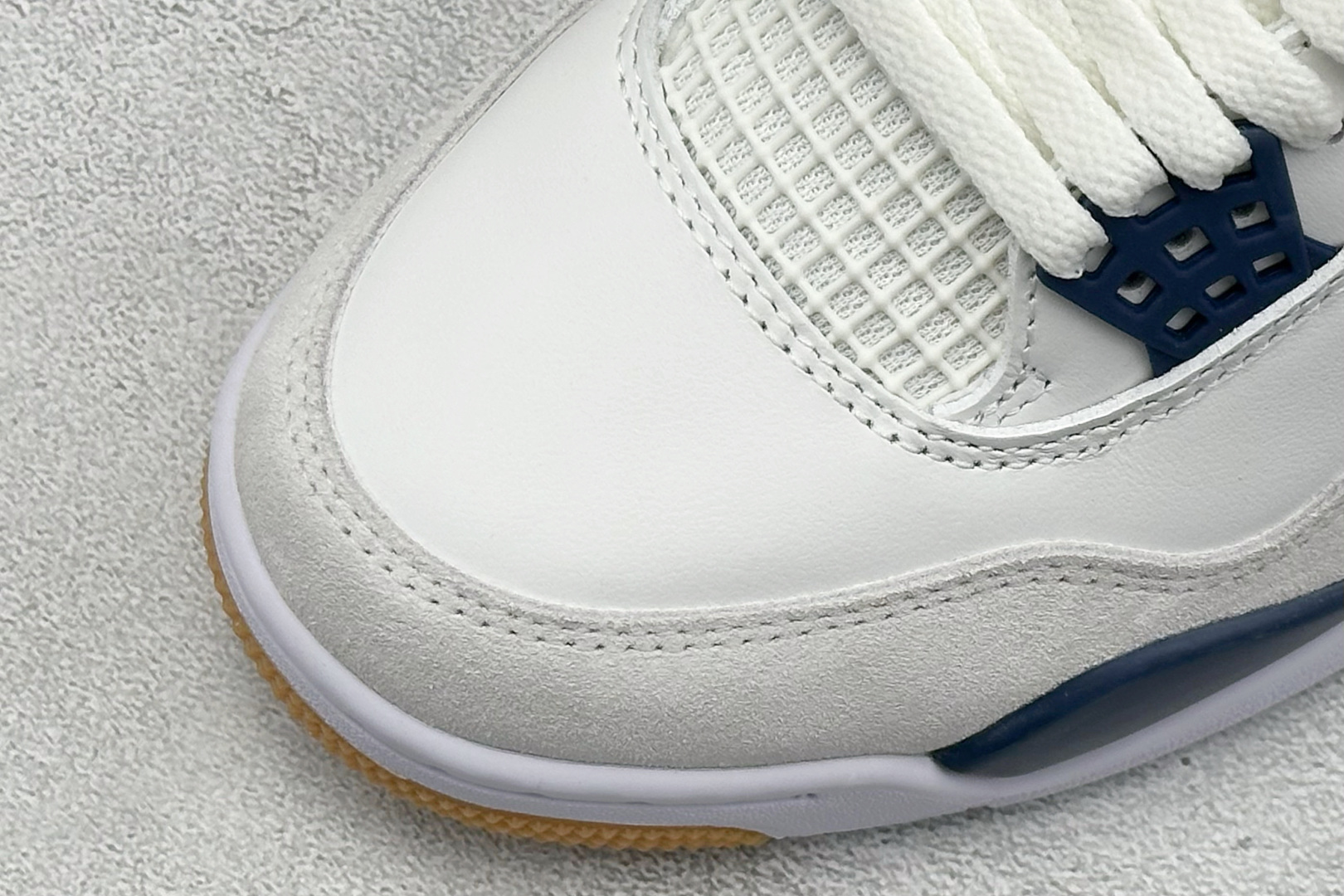 终端放店新F版Air Jordan AJ4 Retro 白灰联名 中帮篮球鞋原楦原纸板同源开发 完美呈现