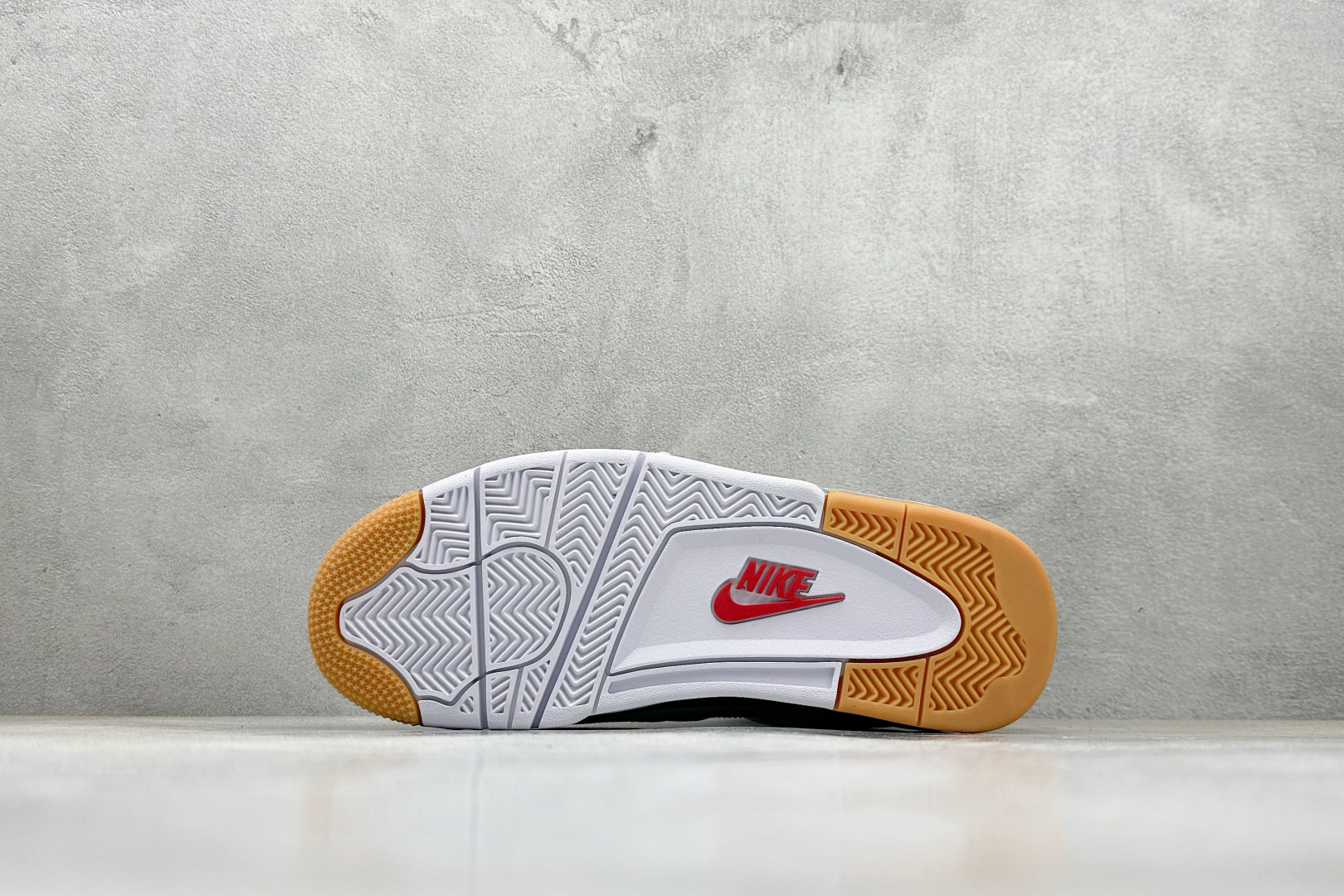 终端放店新F版Air Jordan AJ4 Retro 白灰联名 中帮篮球鞋原楦原纸板同源开发 完美呈现