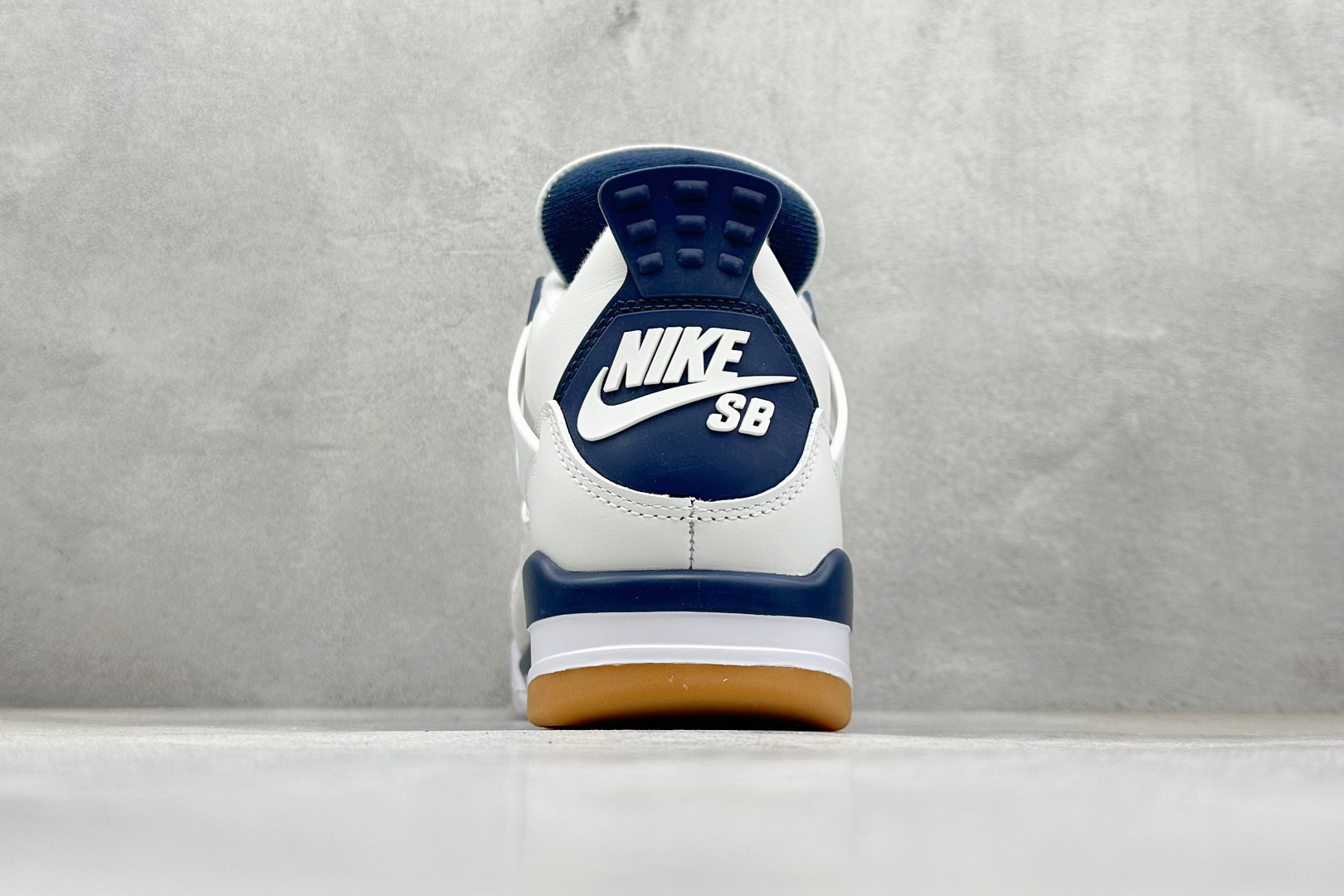 终端放店新F版Air Jordan AJ4 Retro 白灰联名 中帮篮球鞋原楦原纸板同源开发 完美呈现