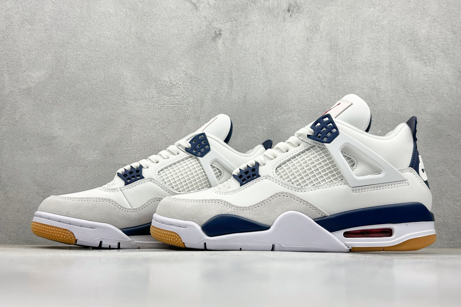 终端放店新F版Air Jordan AJ4 Retro 白灰联名 中帮篮球鞋原楦原纸板同源开发 完美呈现