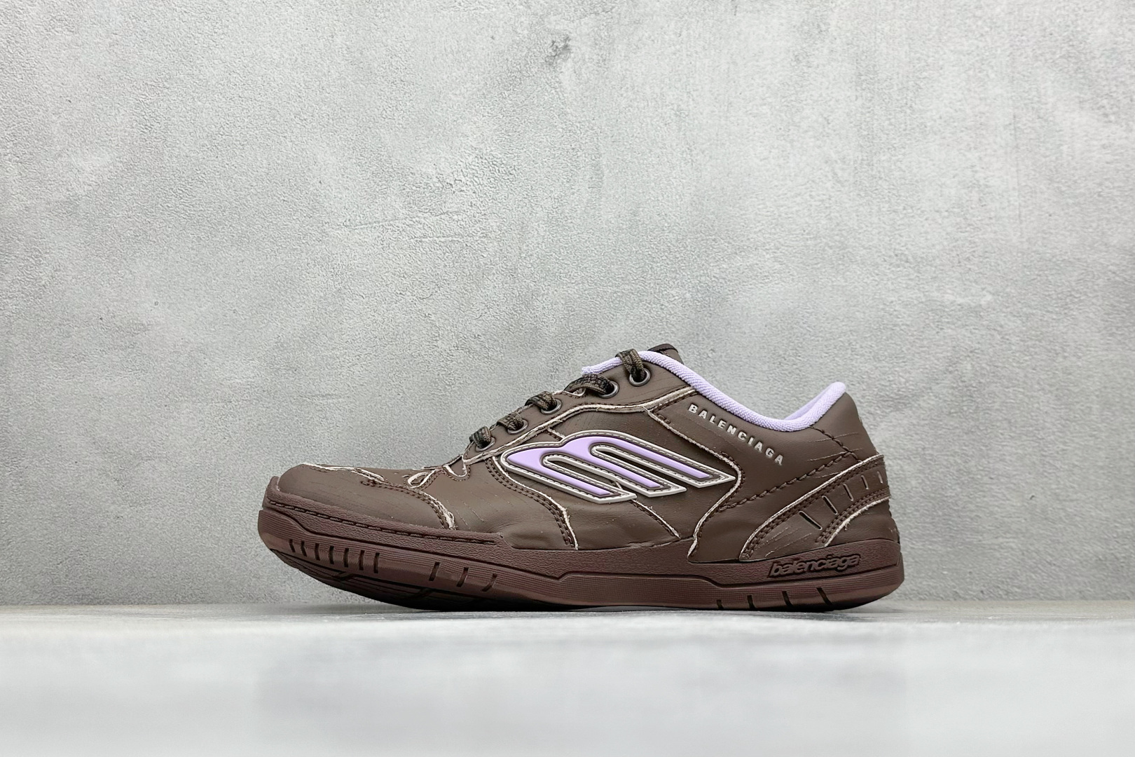 P240i8版本Balenciaga Hamptons Worn-Out 巴黎世家十八代 牛皮革 圆头系带 低帮 生活休闲鞋板鞋