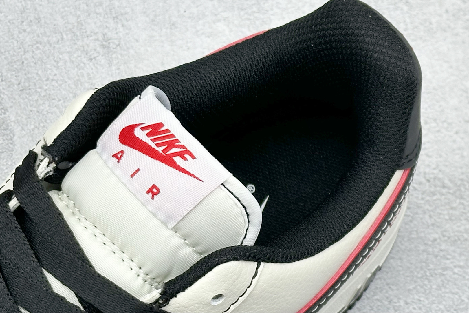260 SC版Nike Air Force 1 Low 07 x LABUBU 白黑小勾 HQ1688-001
