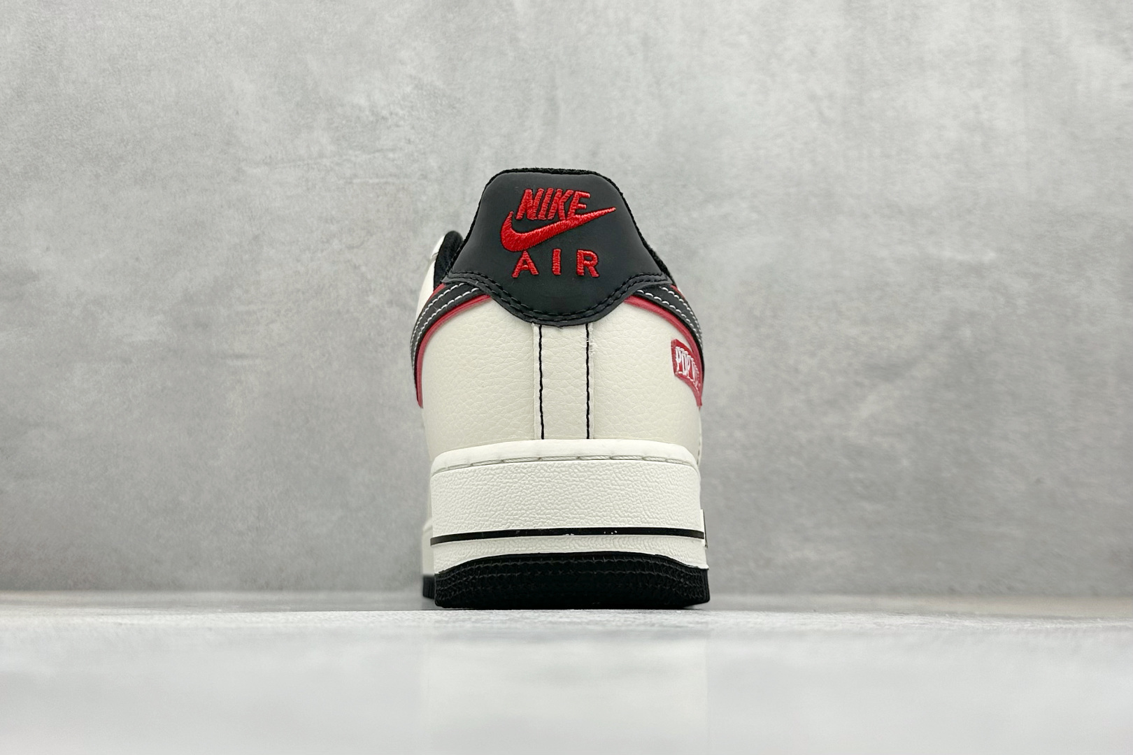 260 SC版Nike Air Force 1 Low 07 x LABUBU 白黑小勾 HQ1688-001