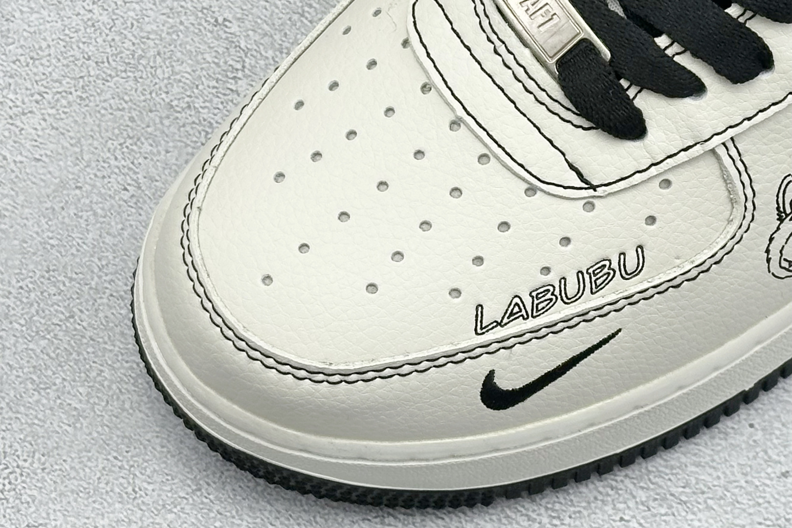 260 SC版Nike Air Force 1 Low 07 x LABUBU 白黑小勾 HQ1688-001