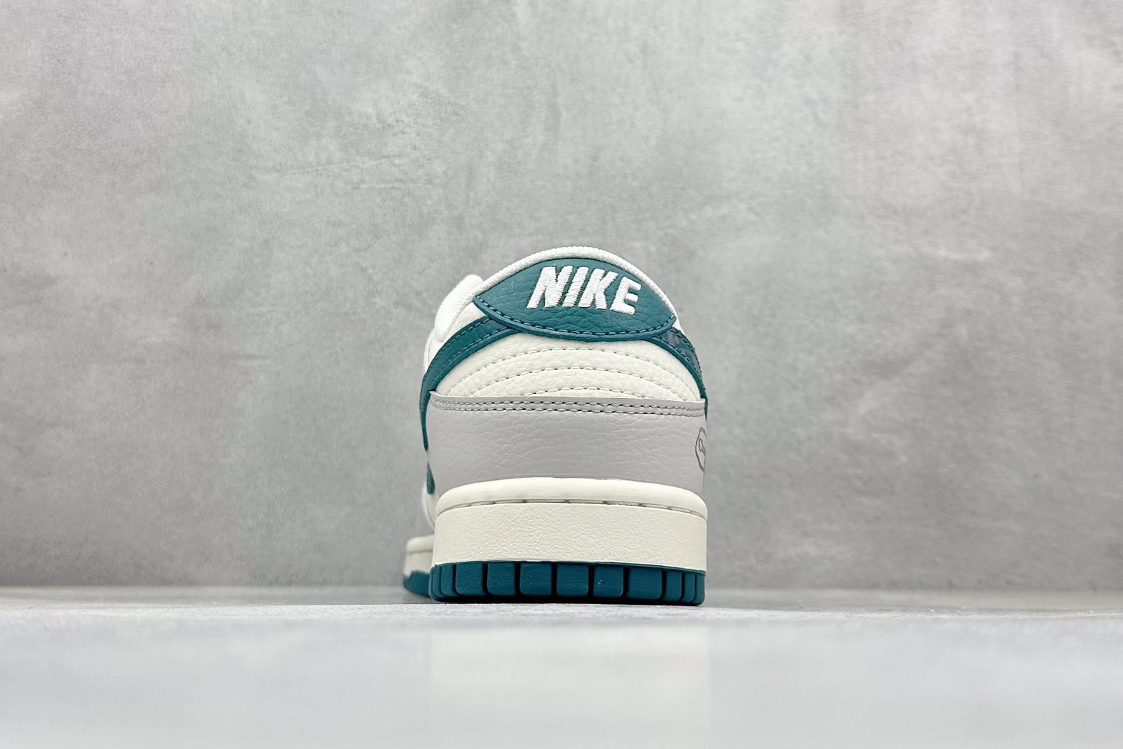 280 XC版Nike SB Dunk Low x DIOR 灰白绿小勾 ZH2598-277