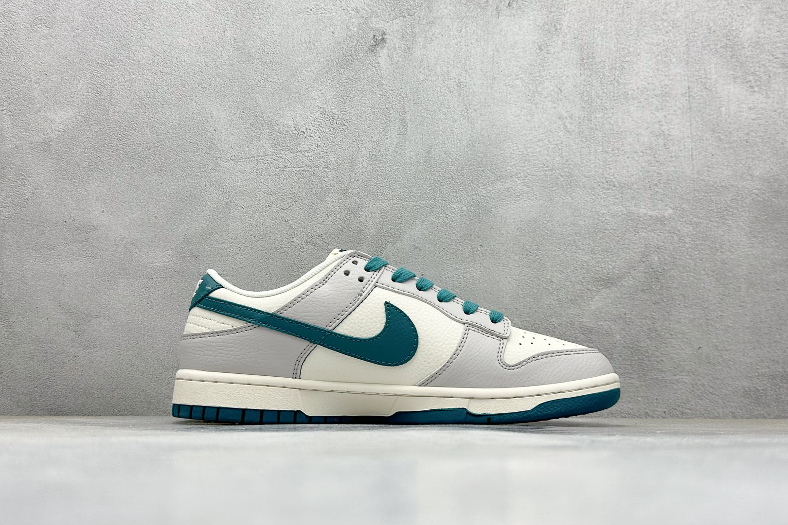 280 XC版Nike SB Dunk Low x DIOR 灰白绿小勾 ZH2598-277