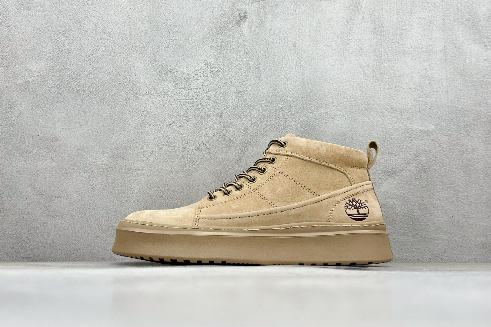 💰230
Timberland添柏岚/天伯伦户外中帮休闲马丁靴系列
广东大厂品质 原盒原包装 
面料采用意大利🇮🇹顶级磨砂细纹牛皮
搭配防臭防腐真皮乳胶鞋垫
给您完美的穿着体验 质量考究耐穿
型男必备 专治不帅 高品质脚感一流
尺码：39 40 41 42 43 44（皮鞋码）
编码：38