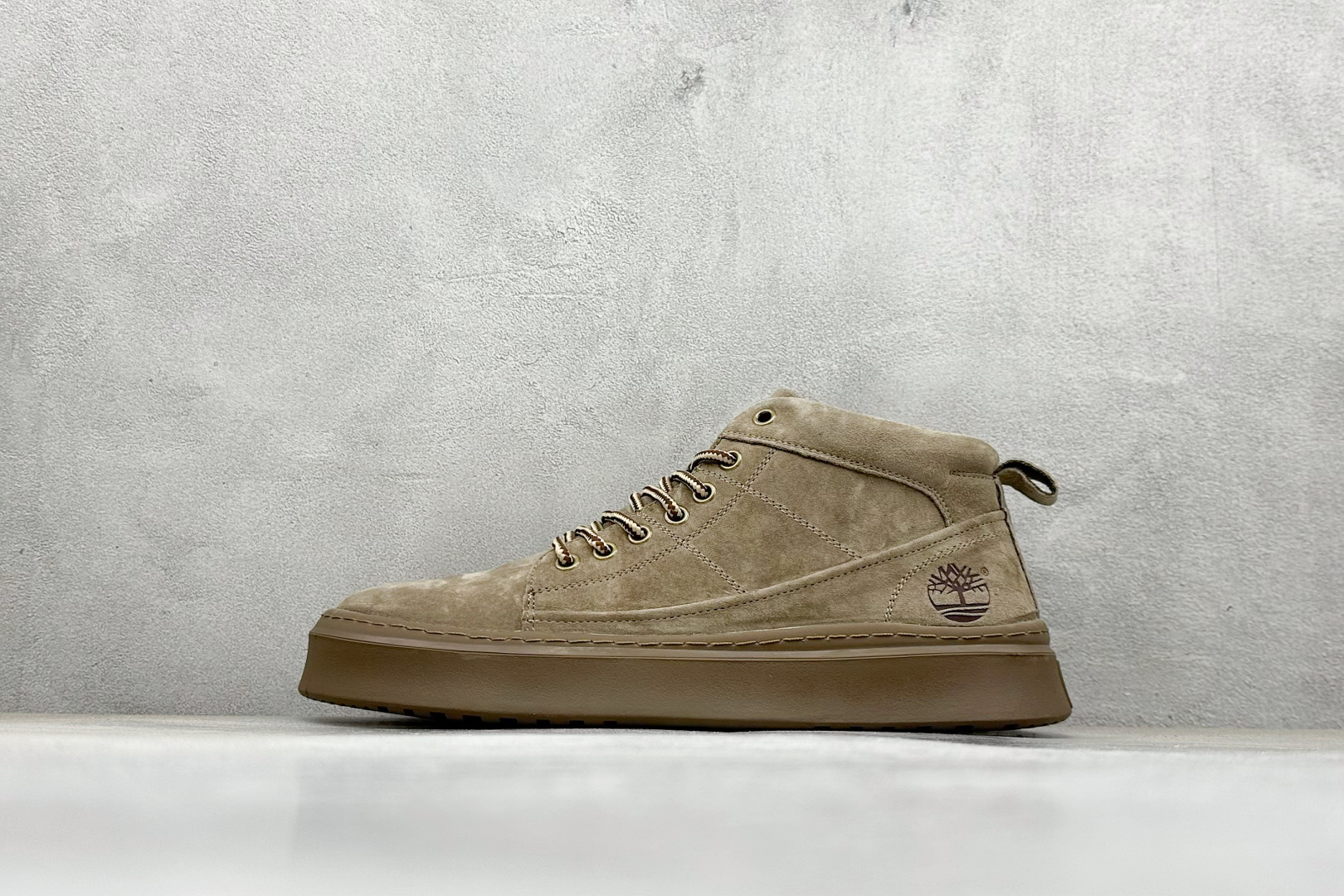 💰230
Timberland添柏岚/天伯伦户外中帮休闲马丁靴系列
广东大厂品质 原盒原包装 
面料采用意大利🇮🇹顶级磨砂细纹牛皮
搭配防臭防腐真皮乳胶鞋垫
给您完美的穿着体验 质量考究耐穿
型男必备 专治不帅 高品质脚感一流
尺码：39 40 41 42 43 44（皮鞋码）
编码：38