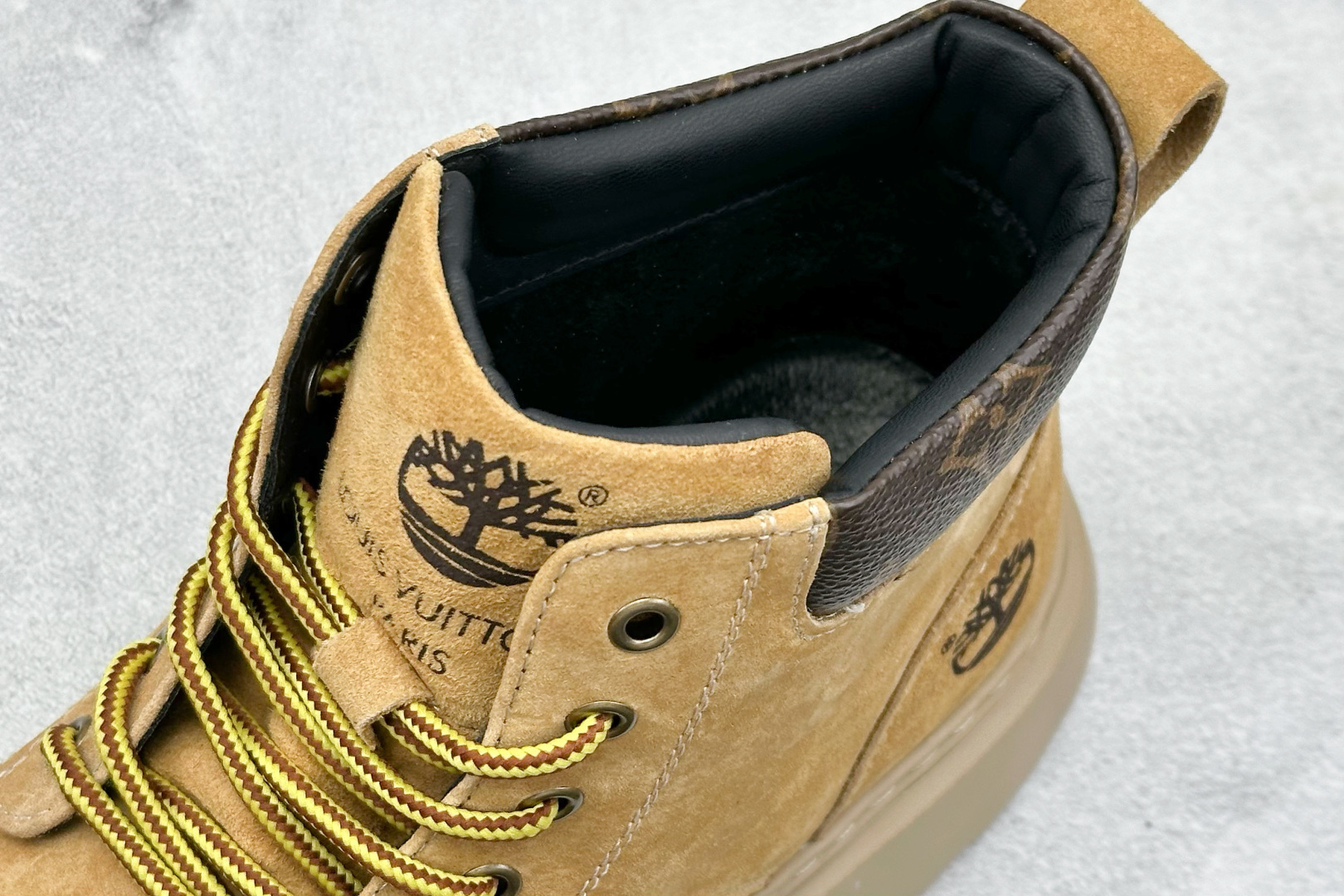 320 LV x Timberland LV联名添柏岚大黄靴 顶奢流量品牌与时代经典的结合之作 #代购专供品质 高弹Modern 外置防滑橡塑发泡超轻大底-Chinese UA Cheap High Quatity Brand Clothes Bags handbags Sneakers wholesale wholesaler seller from China Factory suppliers Fashion Clothing Shoes best Quality Beautiful Price 320 LV x Timberland LV联名添柏岚大黄靴 顶奢流量品牌与时代经典的结合之作 #代购专供品质 高弹Modern 外置防滑橡塑发泡超轻大底