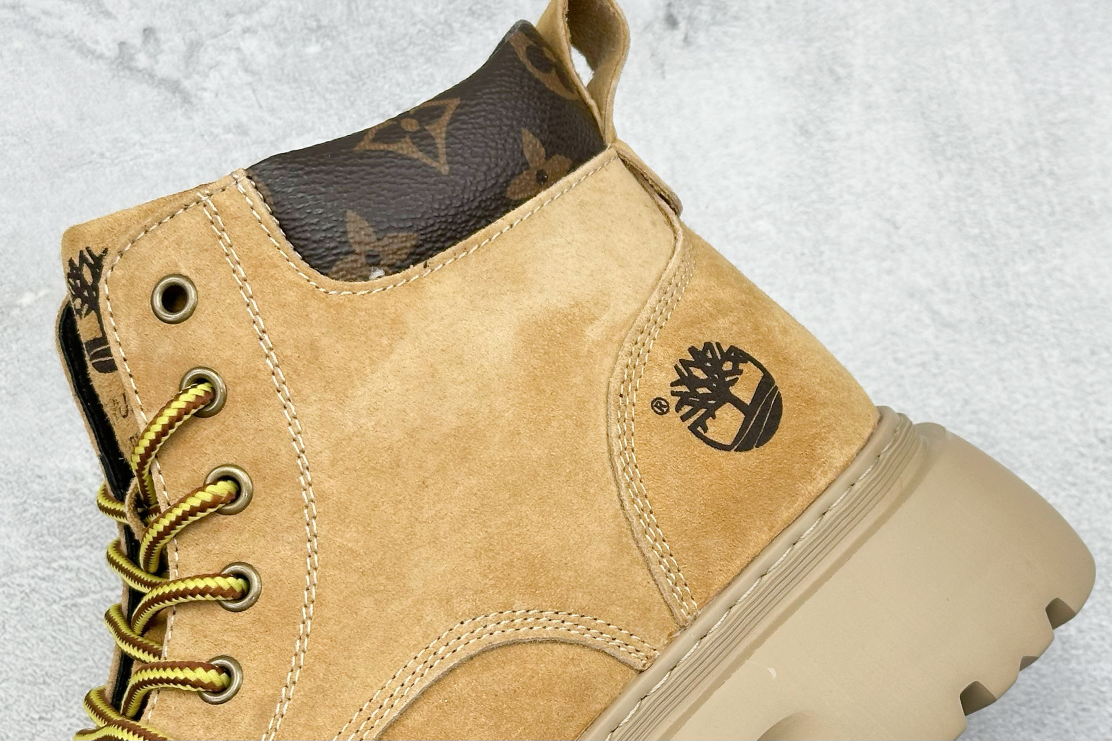 320 LV x Timberland LV联名添柏岚大黄靴 顶奢流量品牌与时代经典的结合之作 #代购专供品质 高弹Modern 外置防滑橡塑发泡超轻大底-Chinese UA Cheap High Quatity Brand Clothes Bags handbags Sneakers wholesale wholesaler seller from China Factory suppliers Fashion Clothing Shoes best Quality Beautiful Price 320 LV x Timberland LV联名添柏岚大黄靴 顶奢流量品牌与时代经典的结合之作 #代购专供品质 高弹Modern 外置防滑橡塑发泡超轻大底