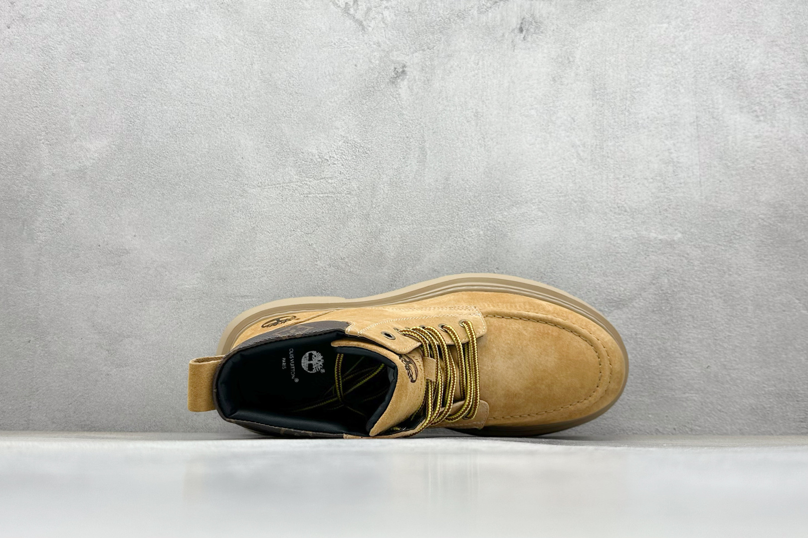 320 LV x Timberland LV联名添柏岚大黄靴 顶奢流量品牌与时代经典的结合之作 #代购专供品质 高弹Modern 外置防滑橡塑发泡超轻大底-Chinese UA Cheap High Quatity Brand Clothes Bags handbags Sneakers wholesale wholesaler seller from China Factory suppliers Fashion Clothing Shoes best Quality Beautiful Price 320 LV x Timberland LV联名添柏岚大黄靴 顶奢流量品牌与时代经典的结合之作 #代购专供品质 高弹Modern 外置防滑橡塑发泡超轻大底