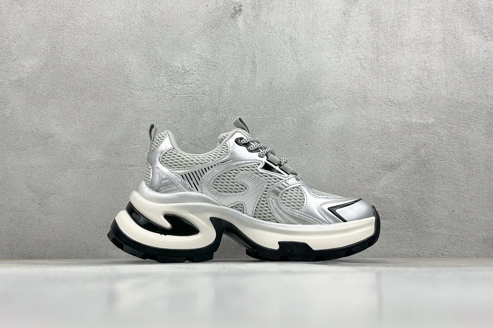 220 GG-CC 周也同款 星际航行 银色 银角大王厚底增高休闲运动鞋老爹鞋-Chinese UA Cheap High Quatity Brand Clothes Bags handbags Sneakers wholesale wholesaler seller from China Factory suppliers Fashion Clothing Shoes best Quality Beautiful Price 220 GG-CC 周也同款 星际航行 银色 银角大王厚底增高休闲运动鞋老爹鞋