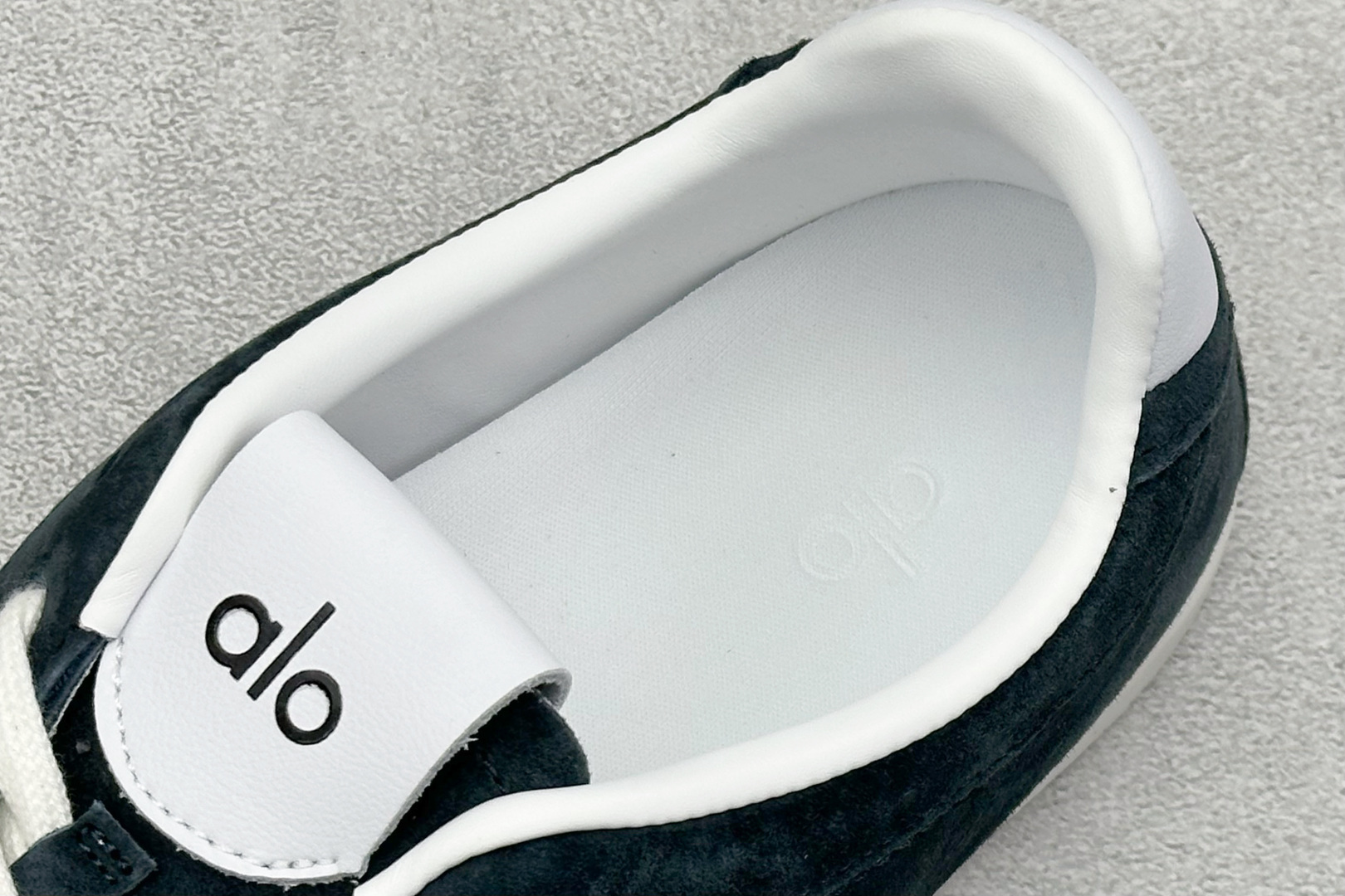 200 K版Alo Yoga Sunset Sneaker 徳训生活休闲鞋 A0891U-Black