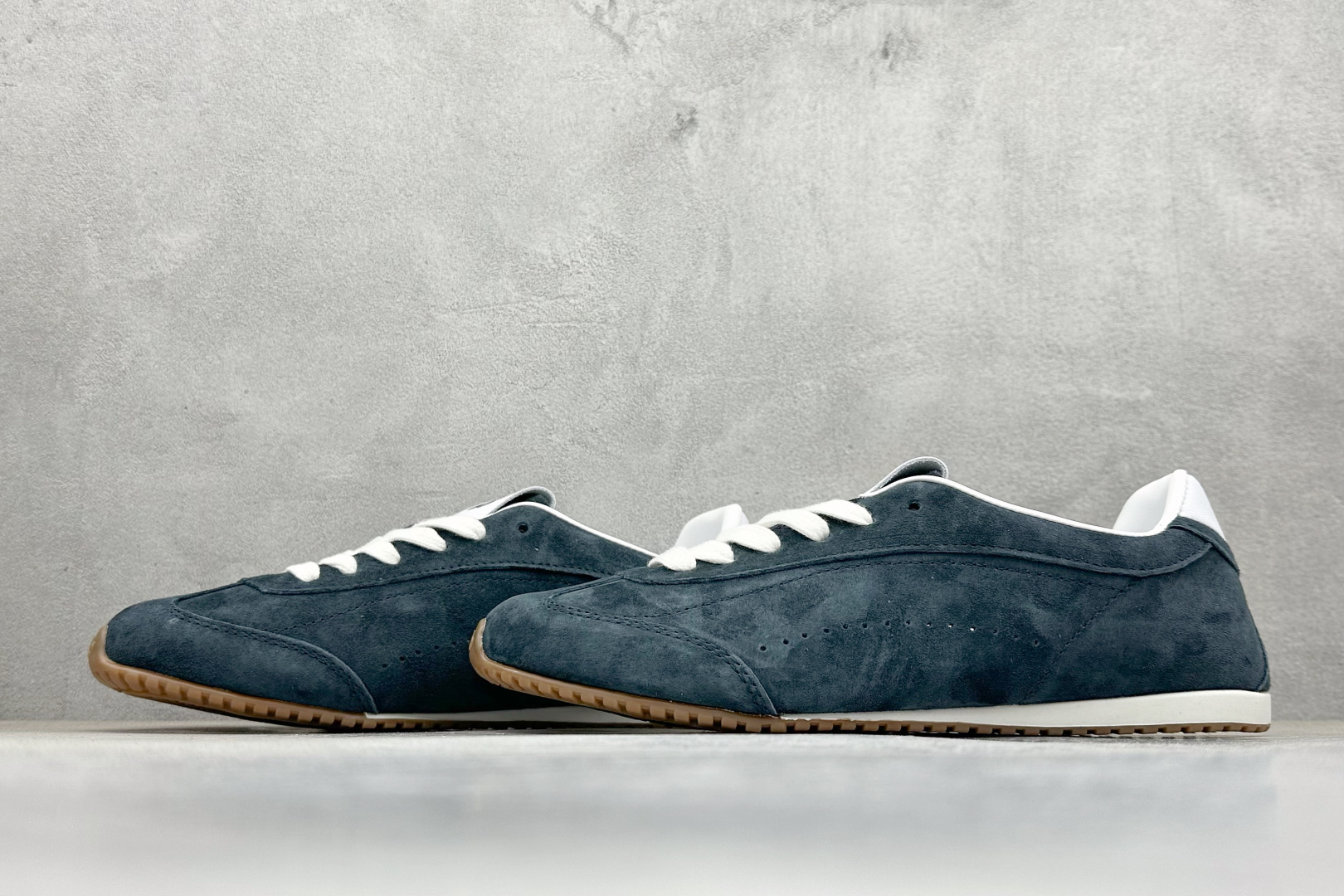 200 K版Alo Yoga Sunset Sneaker 徳训生活休闲鞋 A0891U-Black