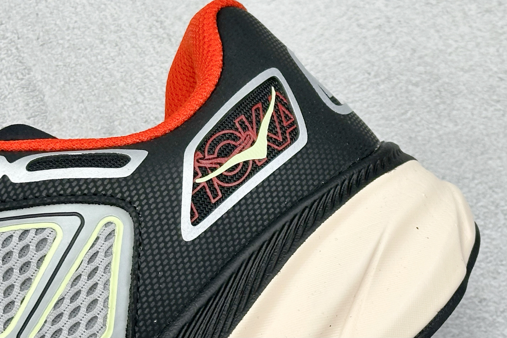 200 HOKA ONE ONE Clifton ONE9 克里夫顿9代专业性能减震公路跑步鞋 1155370/HBN