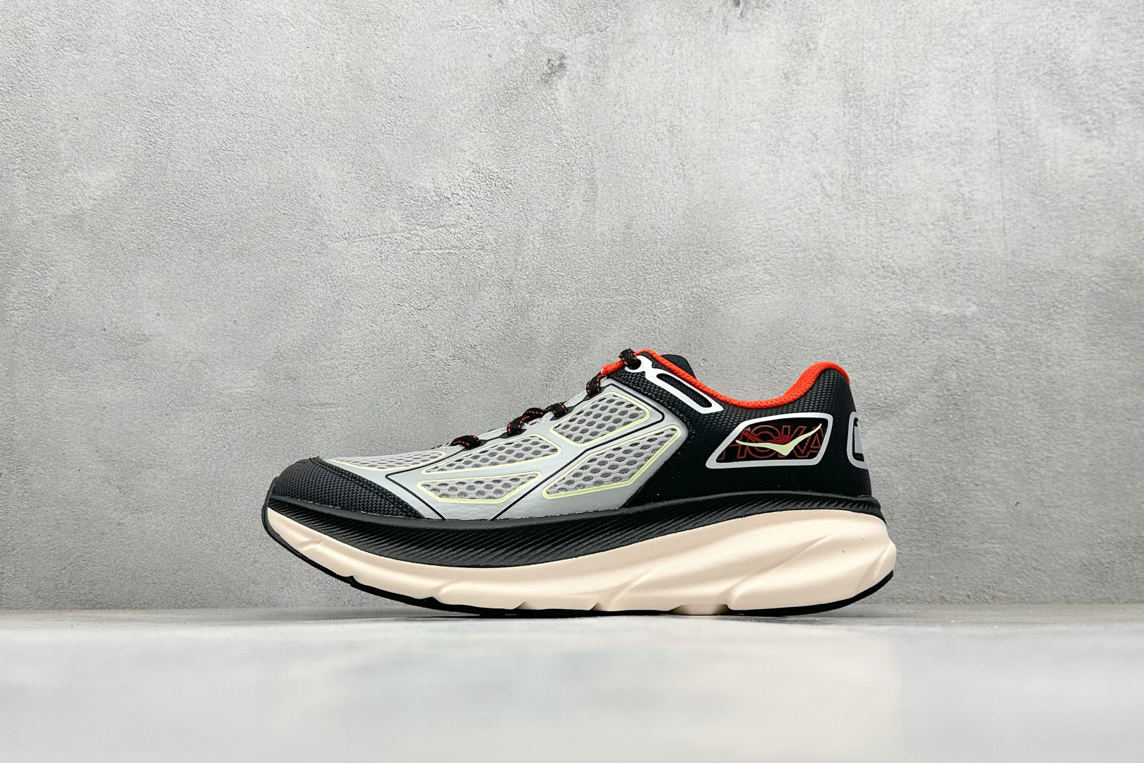 💰170
HOKA ONE ONE Clifton ONE9 克里夫顿9代专业性能减震公路跑步鞋 

货号：1155370/HBN
尺码：36-45
编码：32