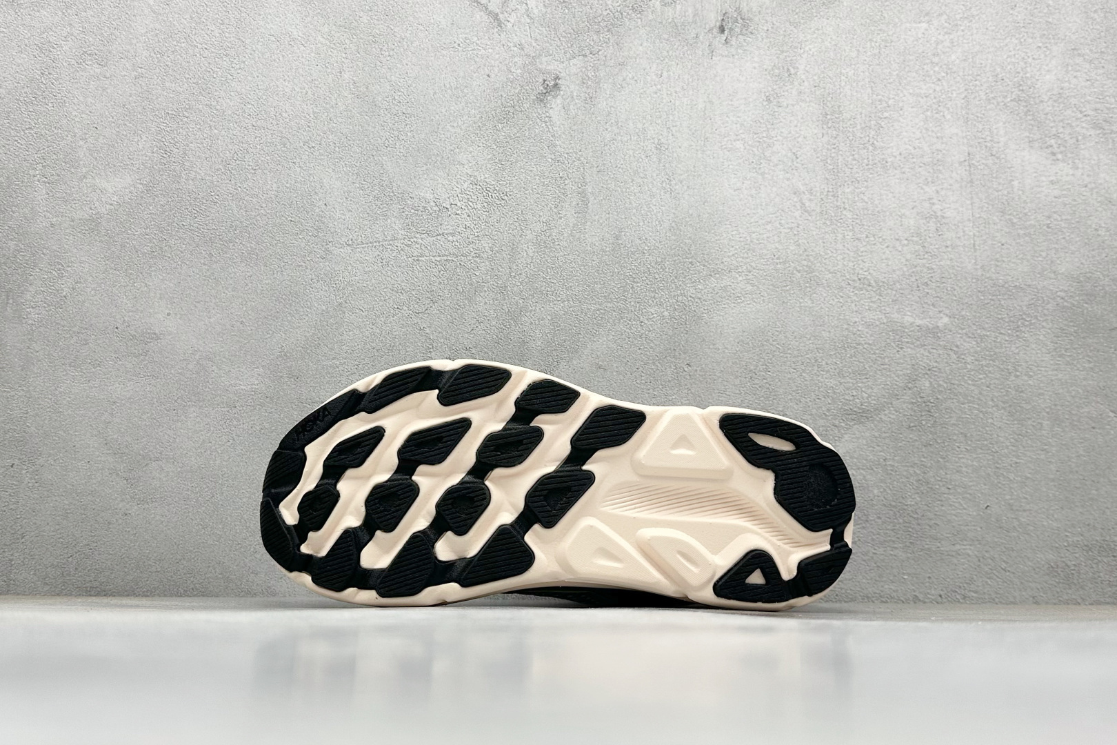 200 HOKA ONE ONE Clifton ONE9 克里夫顿9代专业性能减震公路跑步鞋 1155370/HBN