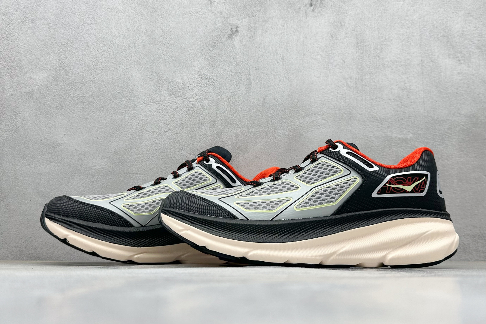 200 HOKA ONE ONE Clifton ONE9 克里夫顿9代专业性能减震公路跑步鞋 1155370/HBN