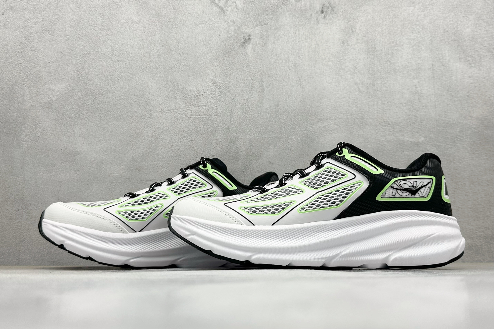 200 HOKA ONE ONE Clifton ONE9 克里夫顿9代专业性能减震公路跑步鞋 1155370/BWHT