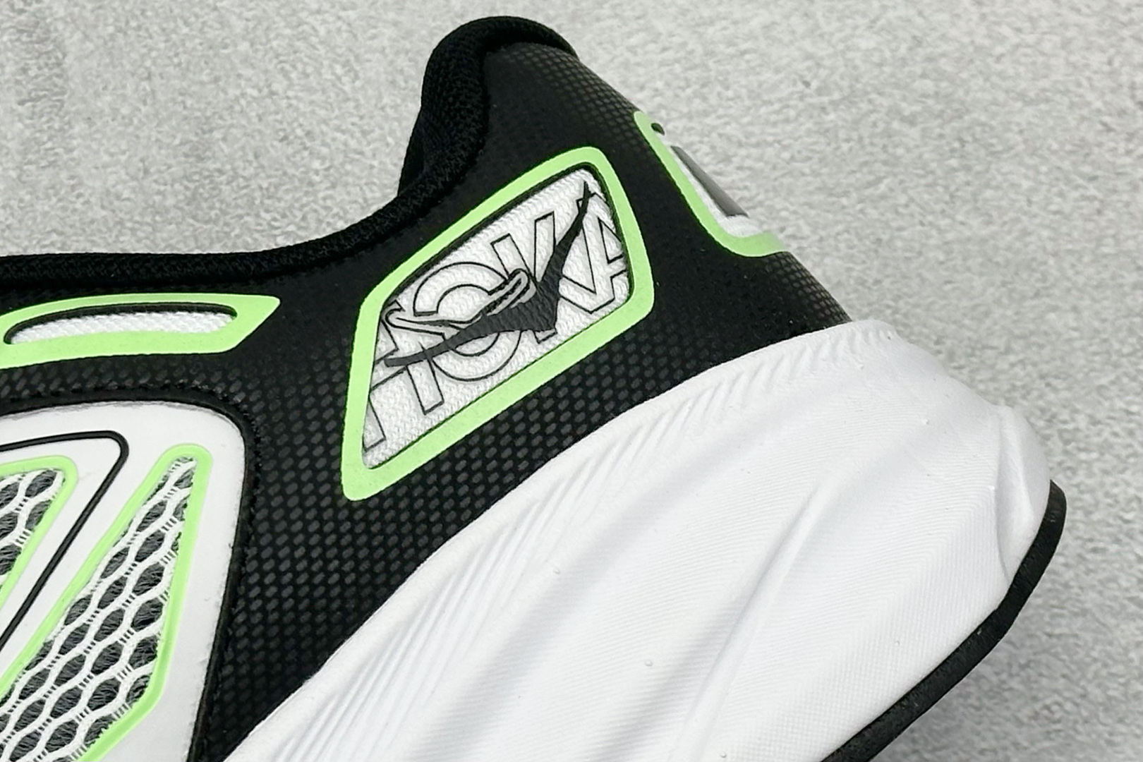 200 HOKA ONE ONE Clifton ONE9 克里夫顿9代专业性能减震公路跑步鞋 1155370/BWHT