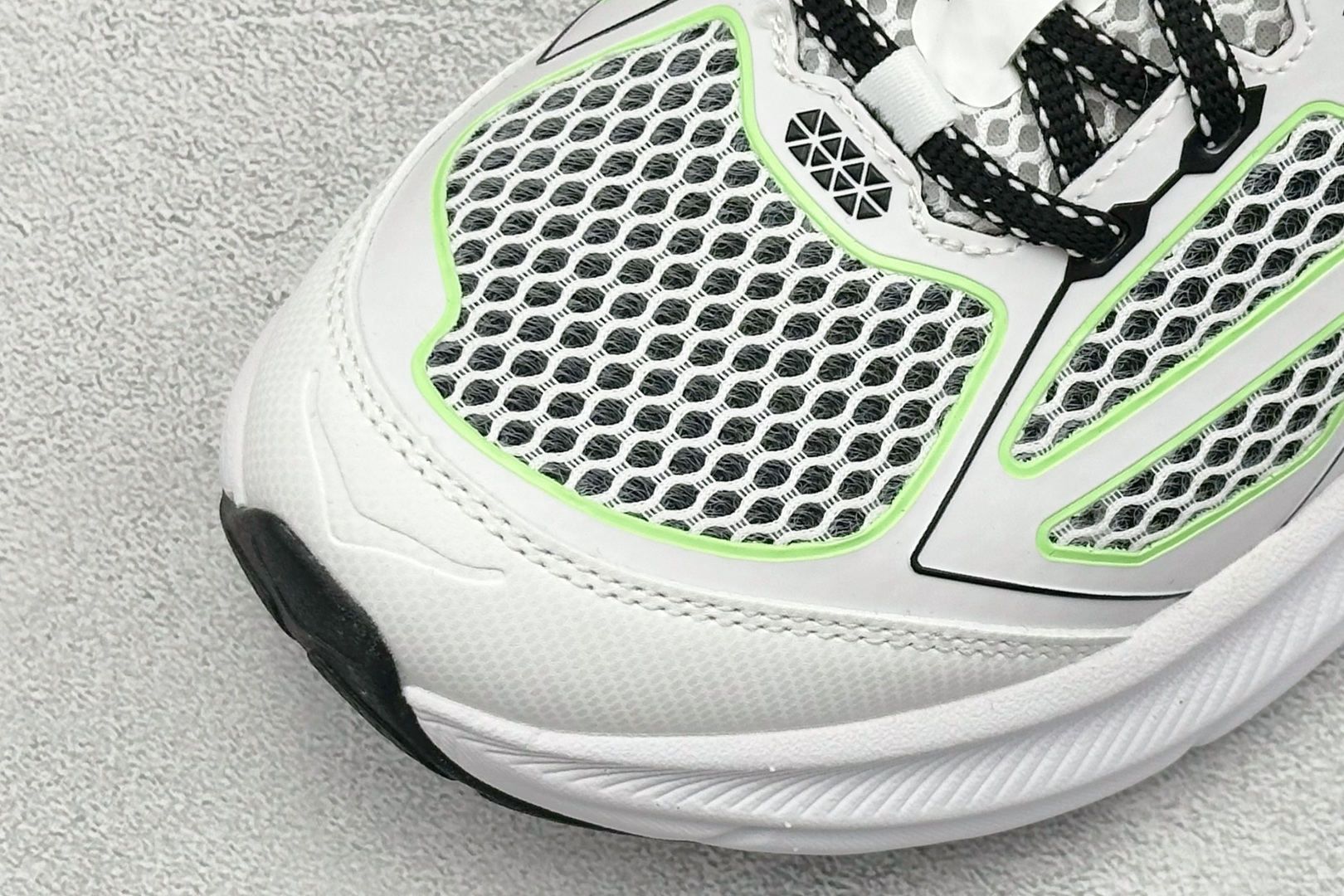 200 HOKA ONE ONE Clifton ONE9 克里夫顿9代专业性能减震公路跑步鞋 1155370/BWHT