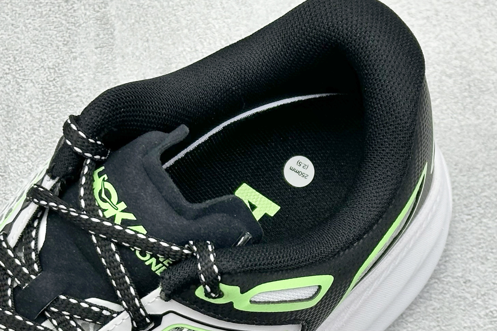 200 HOKA ONE ONE Clifton ONE9 克里夫顿9代专业性能减震公路跑步鞋 1155370/BWHT