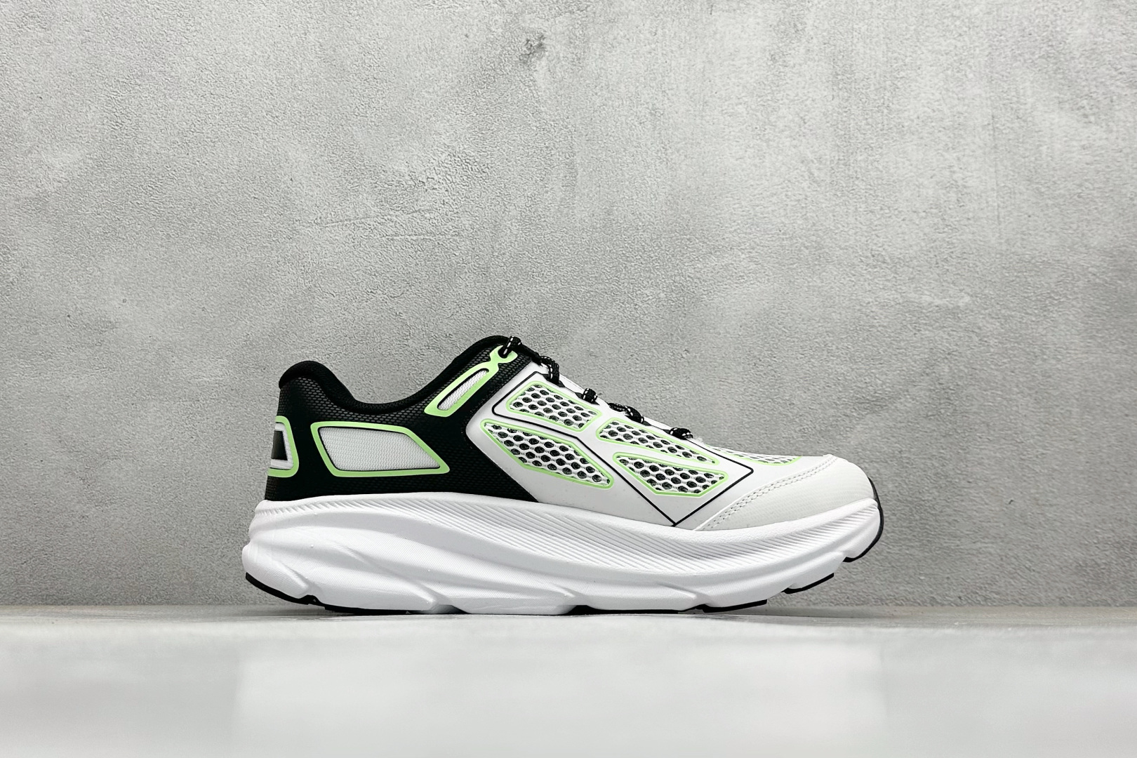 200 HOKA ONE ONE Clifton ONE9 克里夫顿9代专业性能减震公路跑步鞋 1155370/BWHT