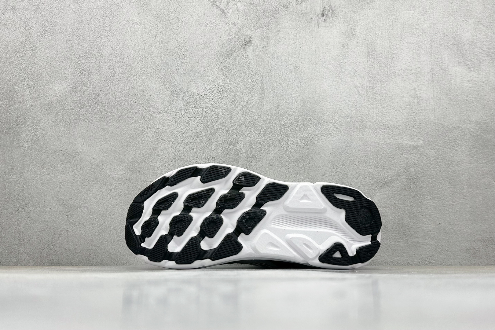 200 HOKA ONE ONE Clifton ONE9 克里夫顿9代专业性能减震公路跑步鞋 1155370/BWHT