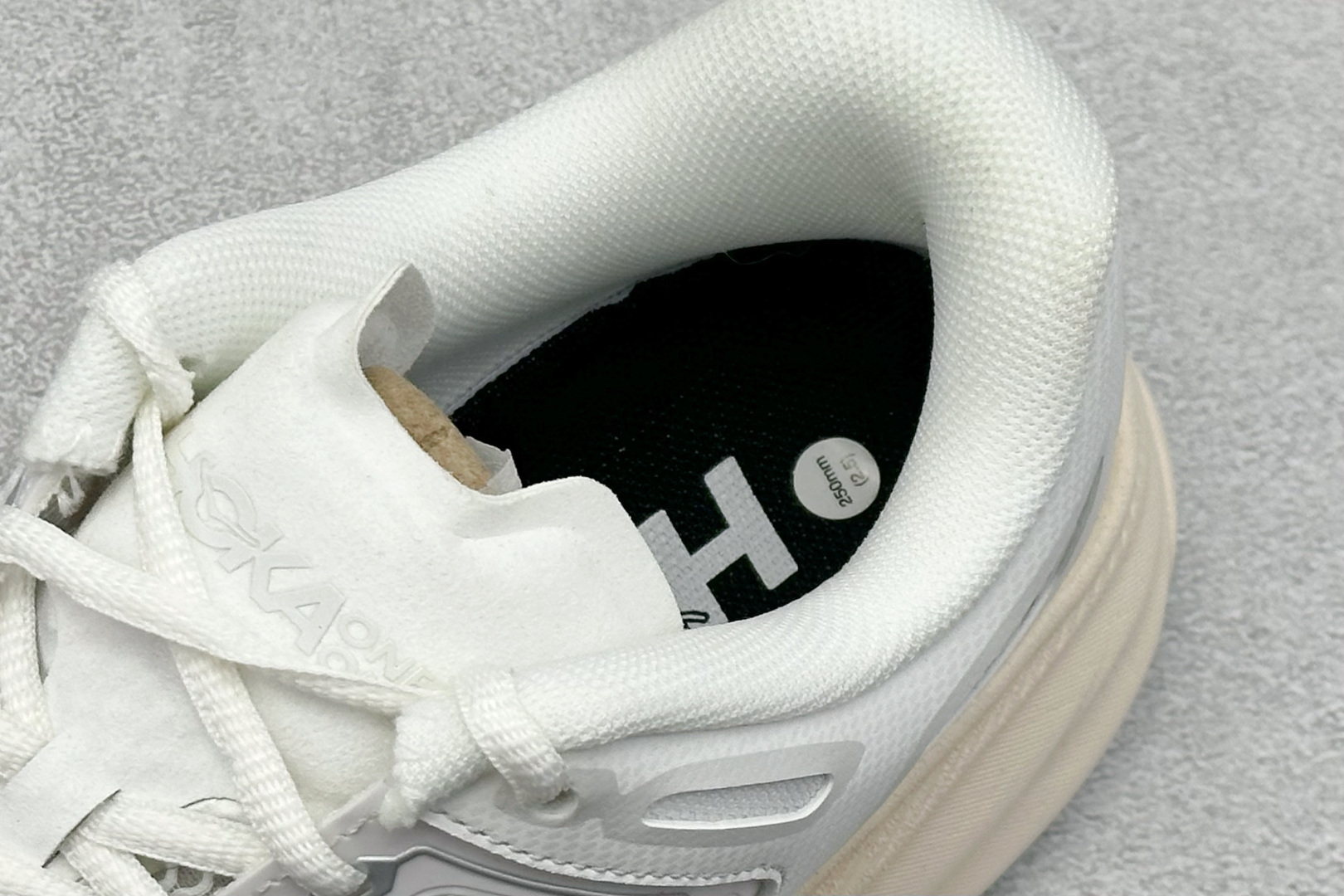 200 HOKA ONE ONE Clifton ONE9 克里夫顿9代专业性能减震公路跑步鞋 1155370/FCG