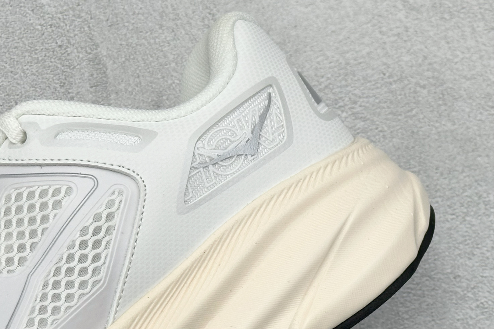 200 HOKA ONE ONE Clifton ONE9 克里夫顿9代专业性能减震公路跑步鞋 1155370/FCG