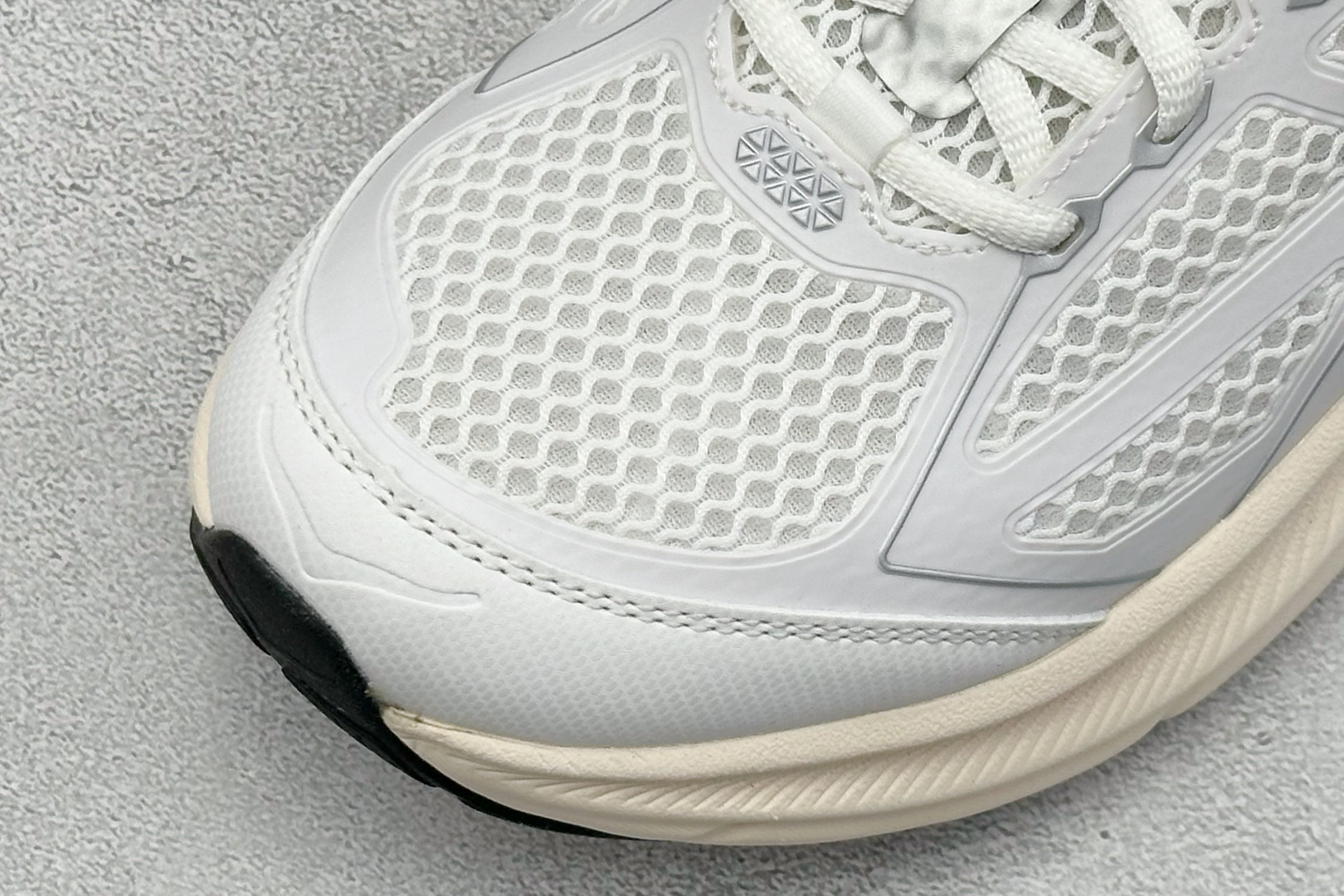 200 HOKA ONE ONE Clifton ONE9 克里夫顿9代专业性能减震公路跑步鞋 1155370/FCG
