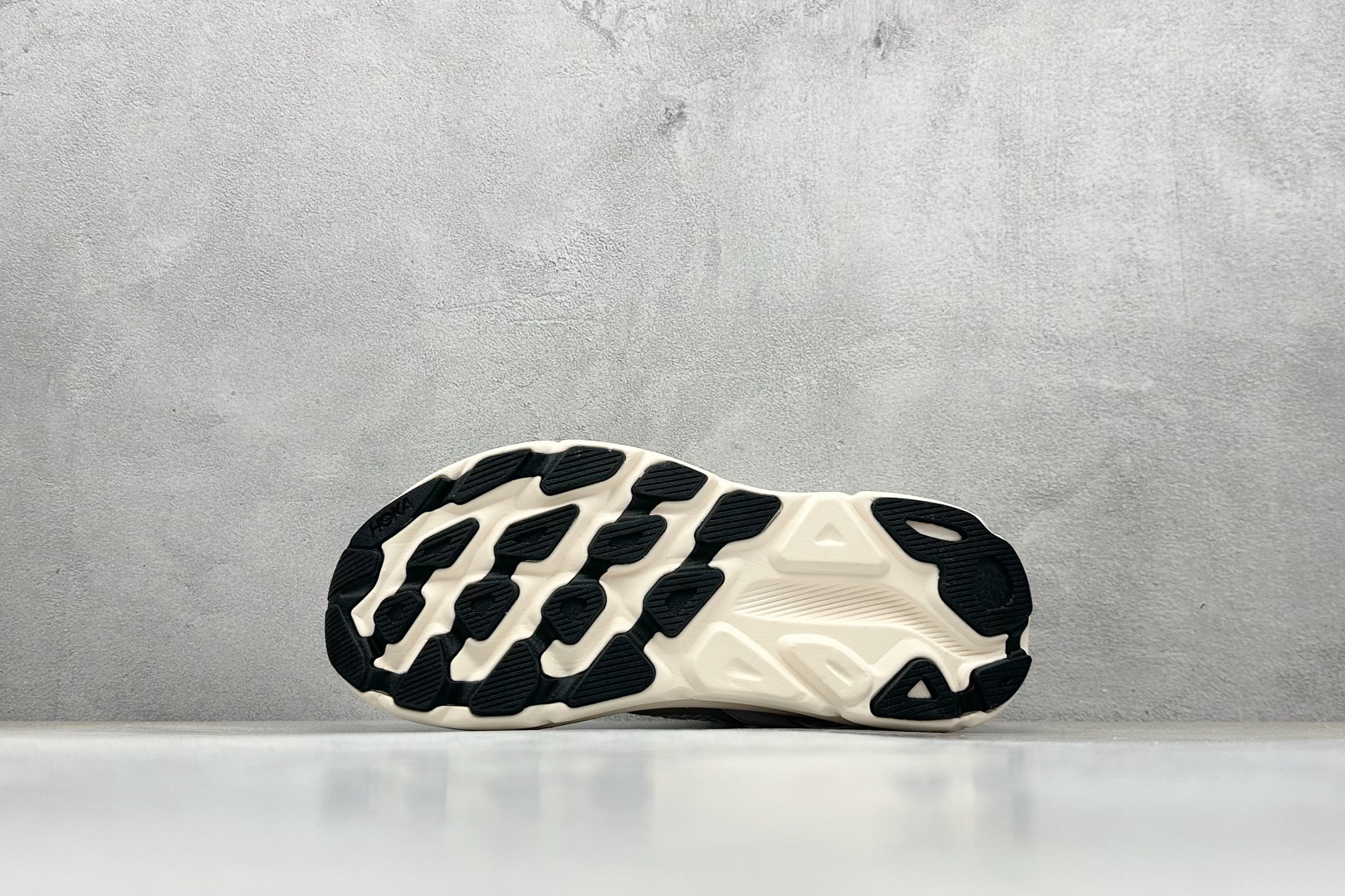 200 HOKA ONE ONE Clifton ONE9 克里夫顿9代专业性能减震公路跑步鞋 1155370/FCG