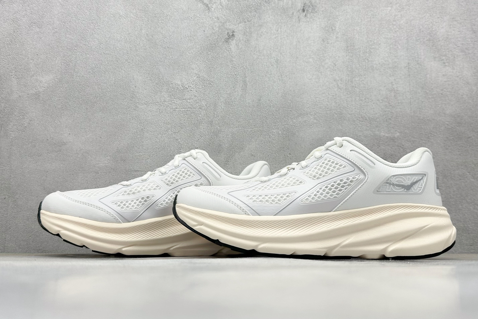 200 HOKA ONE ONE Clifton ONE9 克里夫顿9代专业性能减震公路跑步鞋 1155370/FCG