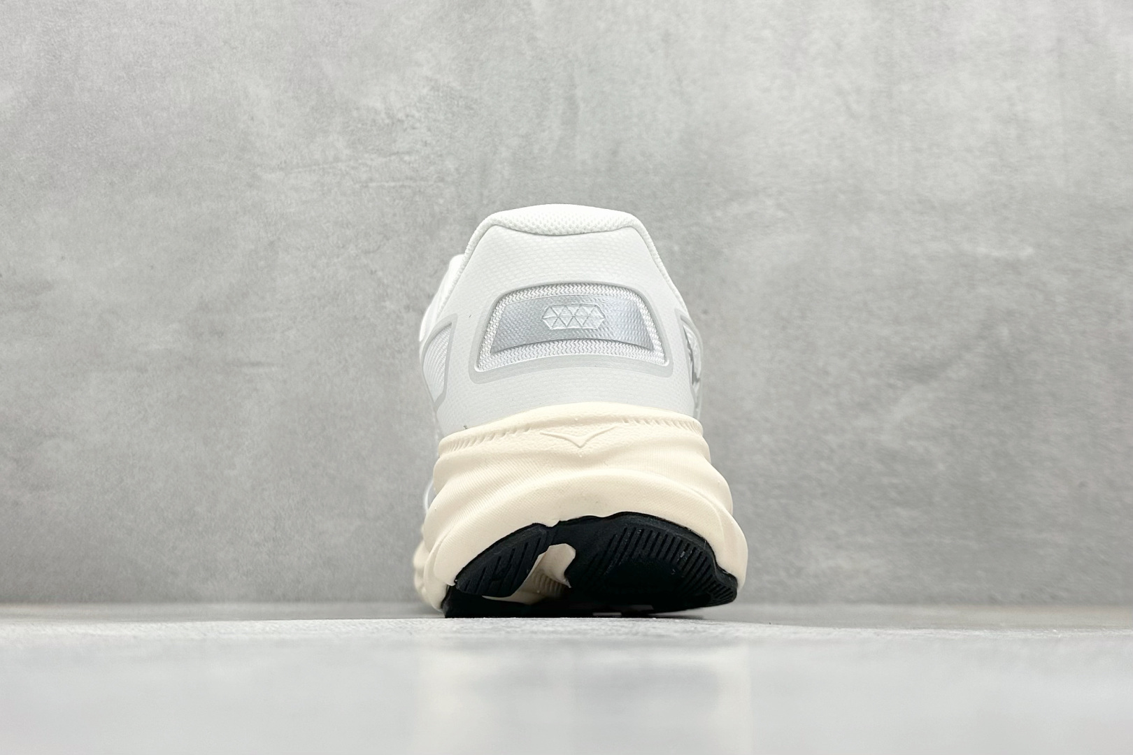 200 HOKA ONE ONE Clifton ONE9 克里夫顿9代专业性能减震公路跑步鞋 1155370/FCG