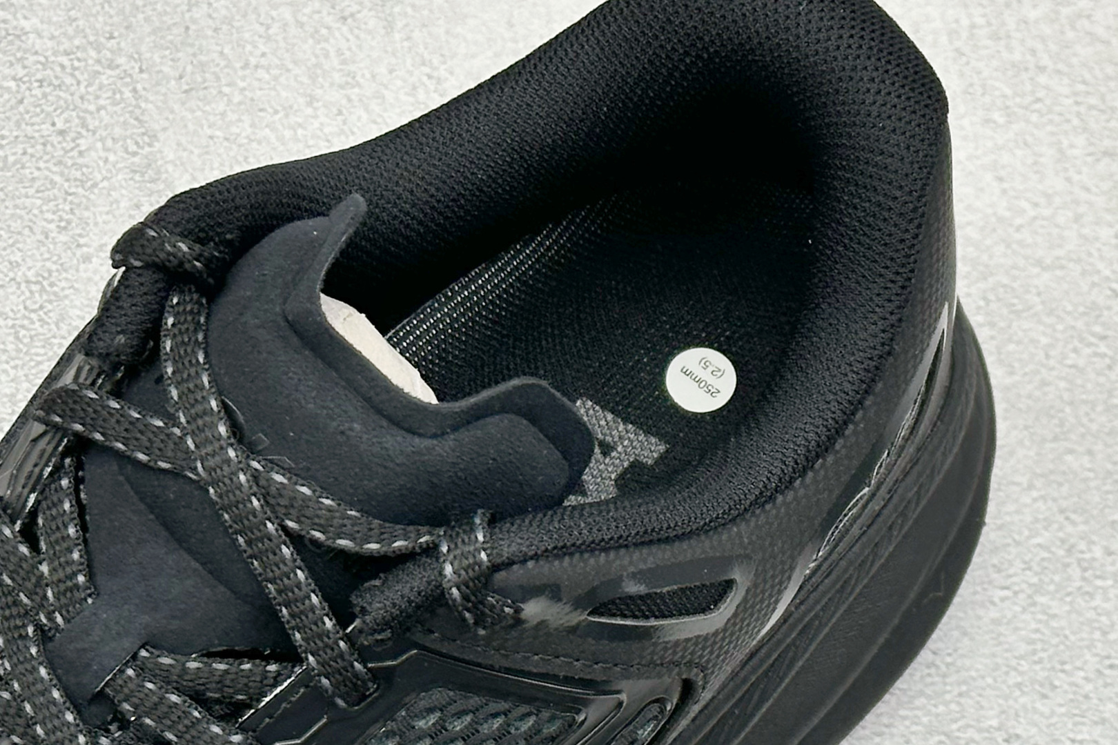 200 HOKA ONE ONE Clifton ONE9 克里夫顿9代专业性能减震公路跑步鞋 1155370/BBNB